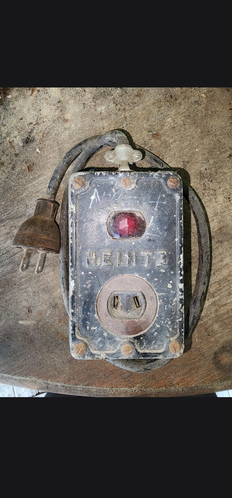 HEINTZ Industrial Portable Electrical Outlet Box Red Pilot Light 2-Prong Steel