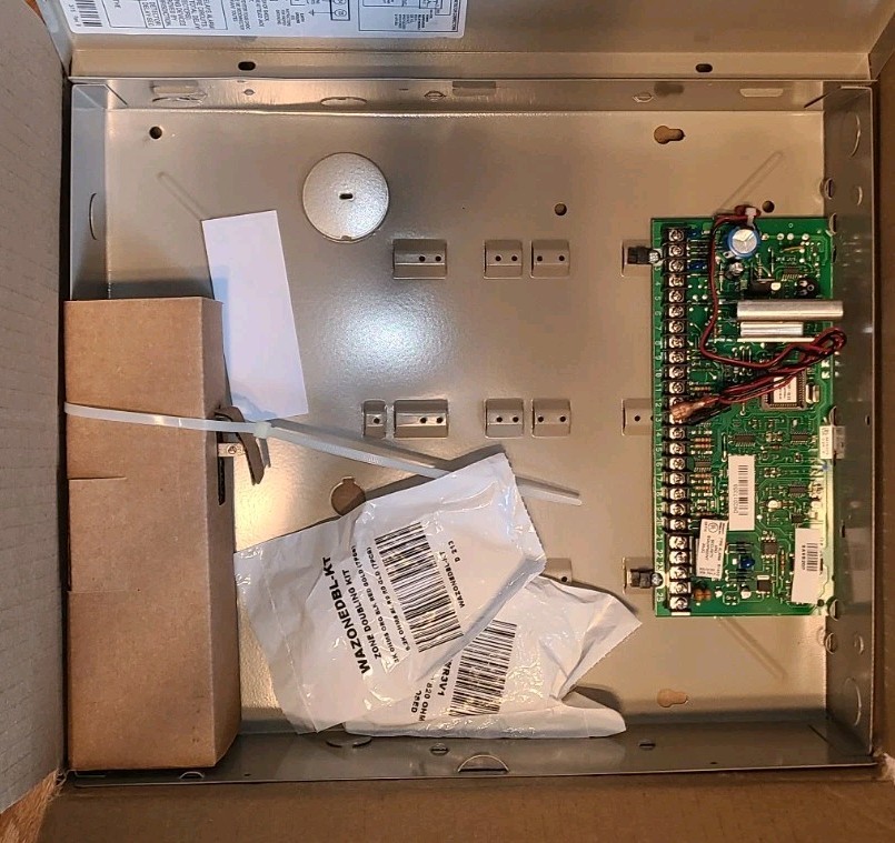 NIB Honeywell Ademco VISTA-20P Control Panel Box & Transformer v10.23 Q227V27
