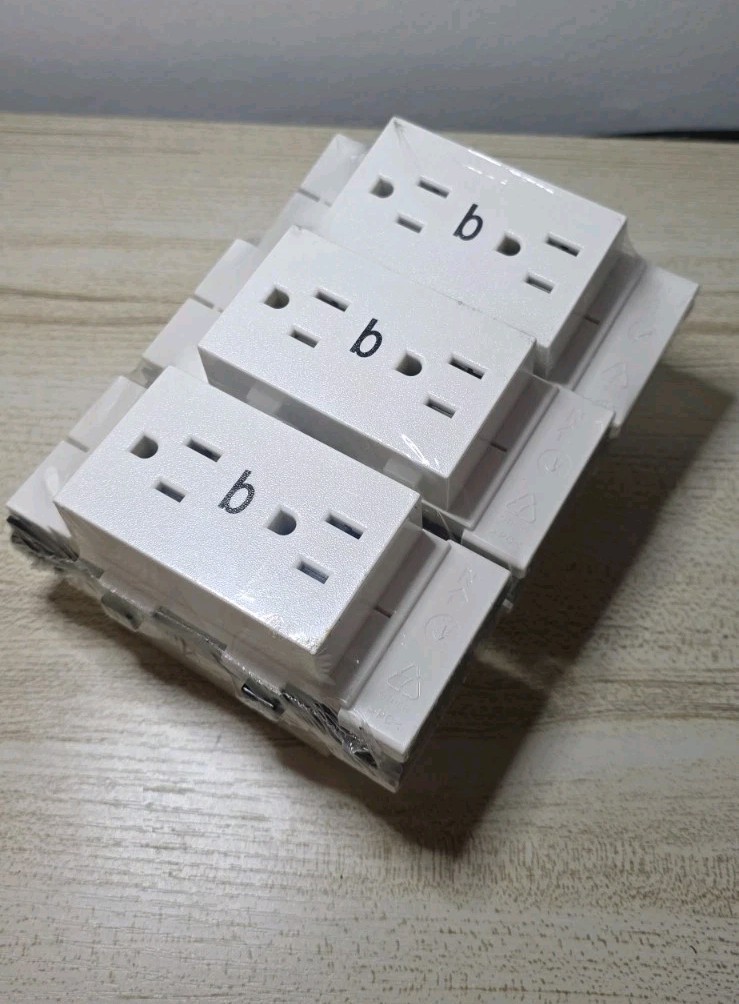 RECEPTACLE DUPLEX, 15 AM LÒNG PRODUCT NO FT155.A91 Lot 6 Circuit A & B