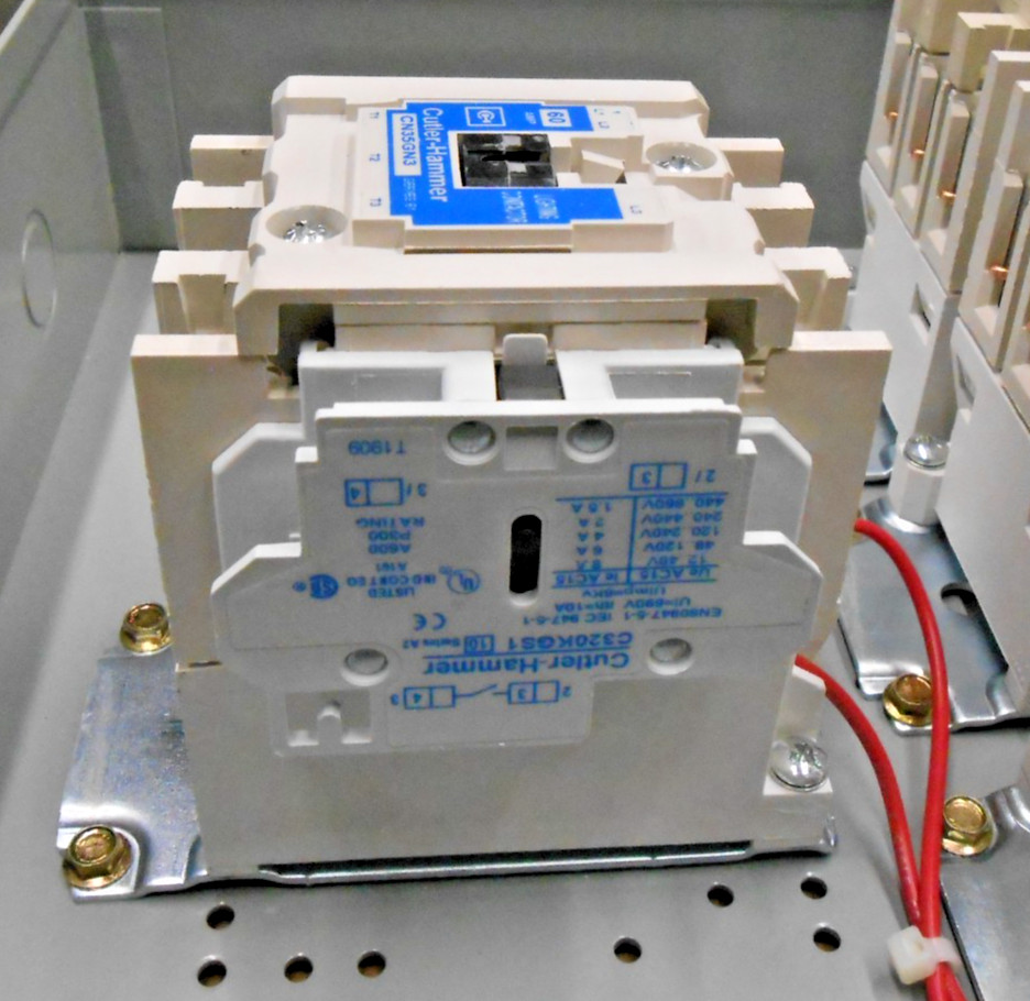 EATON ECL03D1ABA LIGHTING CONTACTOR 60 AMP 12 POLE ELECTRICALLY HELD 120V COIL