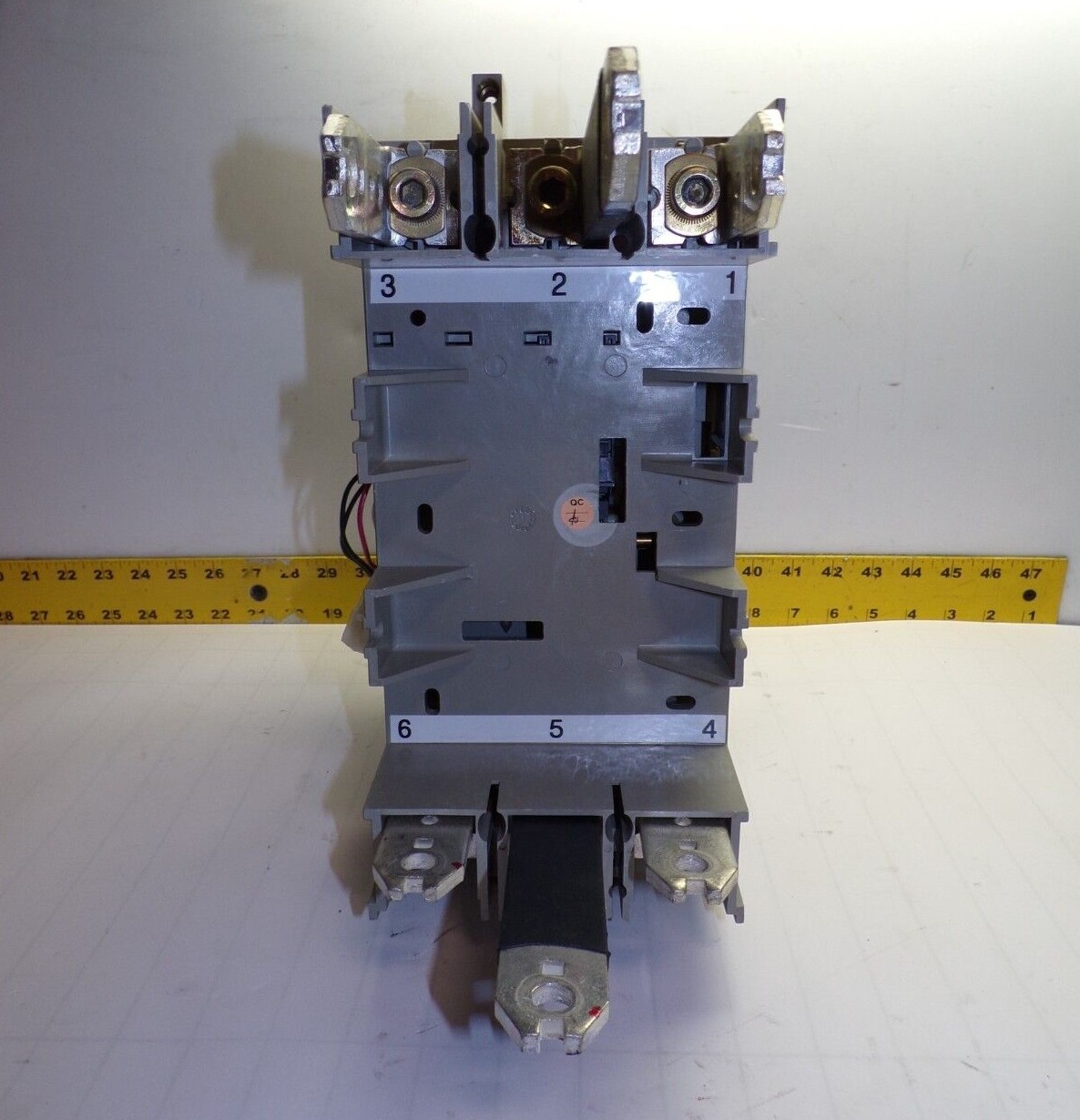 MERLIN GERIN 400 AMP CIRCUIT BREAKER W/ ADAPTER 600 VAC 3 POLE NSJ400 H