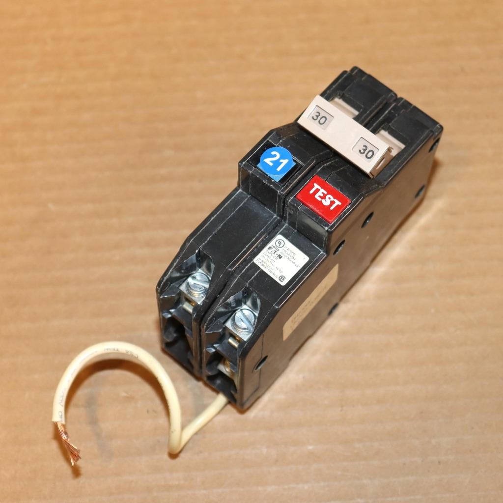 One Eaton Cutler Hammer CH230GF 2 Pole 30 Amp GFI Ground Fault Breaker BU#21