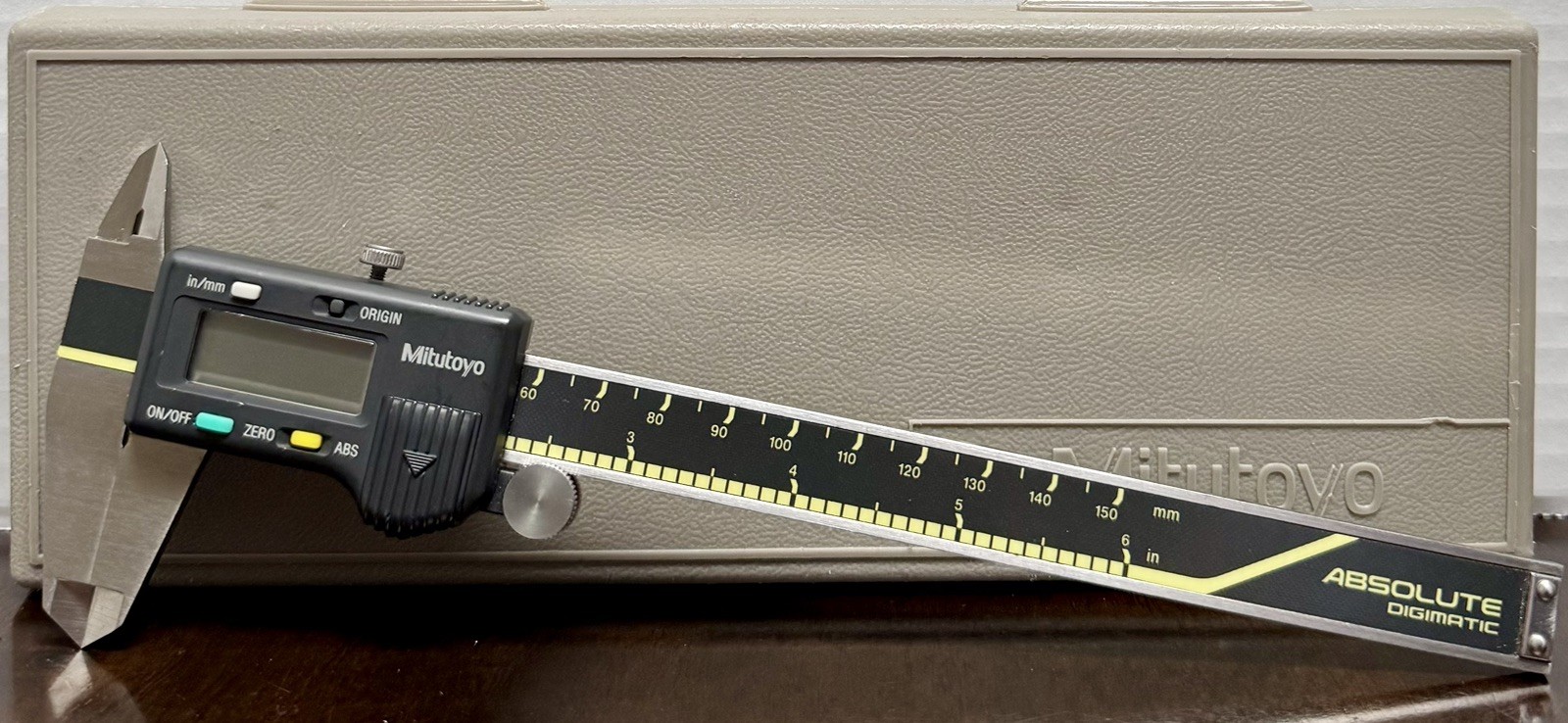 Mitutoyo 6in/150mm Digital Caliper 500-196 Model No. CD-6″ CS, Made in Japan