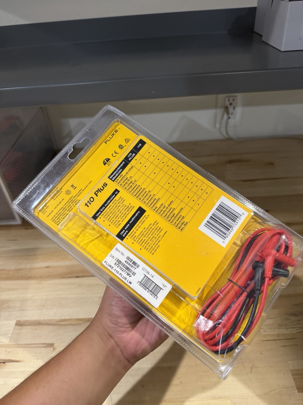 FLUKE 110 PLUS ESSENTIAL MULTIMETER W/ LEADS SHIPS FAST
