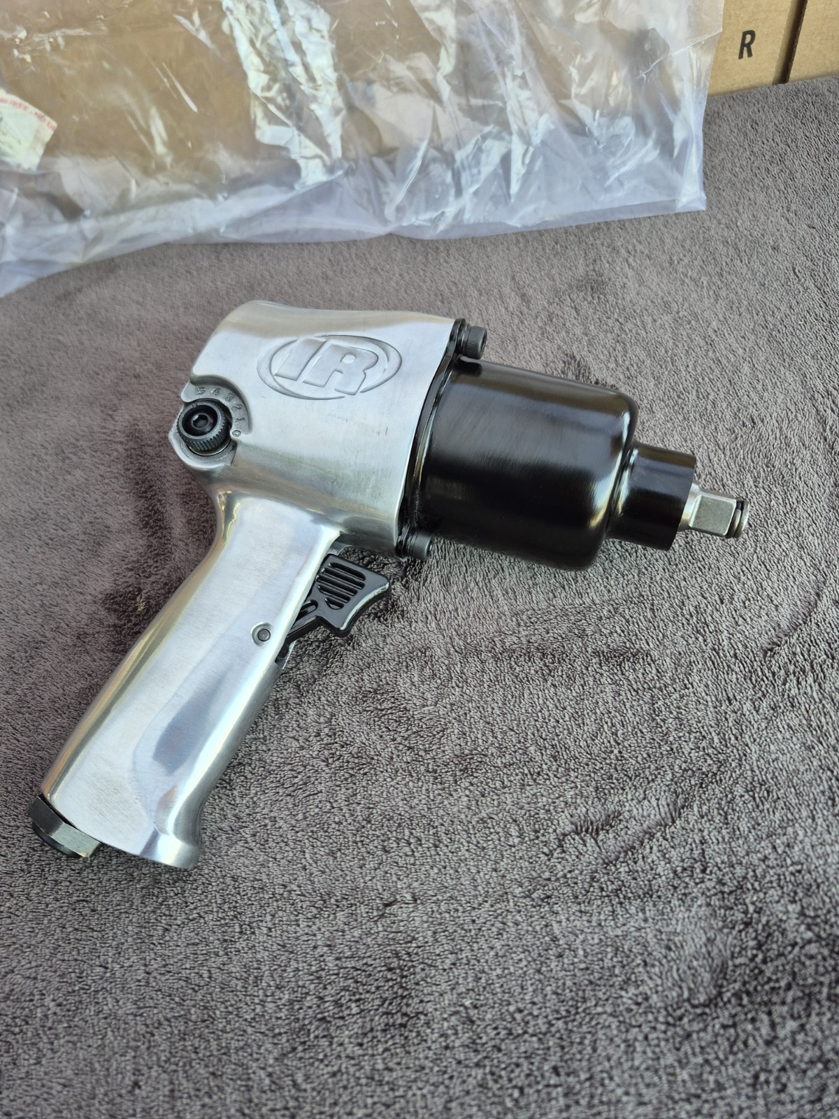 Ingersoll Rand #231C 1/2″ Super Duty Air Impact Wrench 600 ft-lb Torque