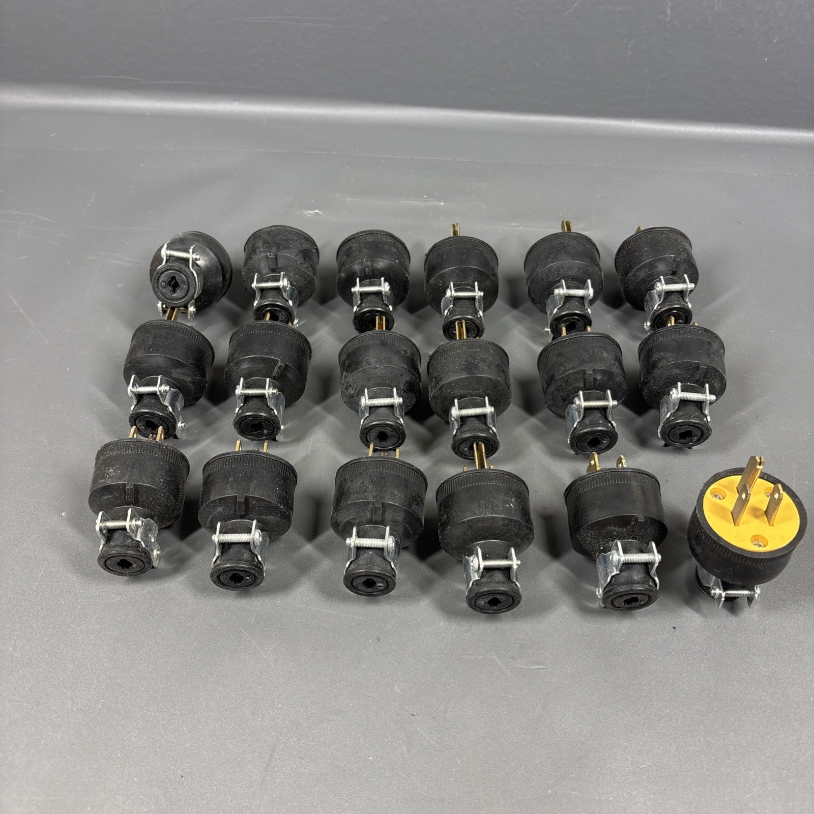 18x Eagle Electric 15A-250V, Black, Heavy Duty Rubber Construction Plugs