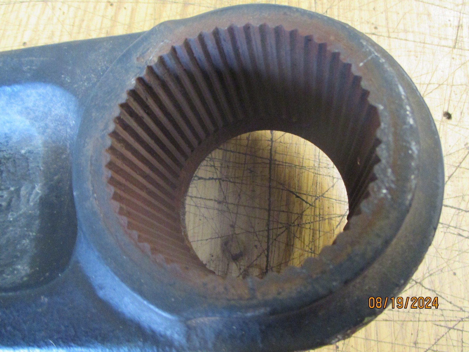 JOHN DEERE 5225 LEFT HAND LIFT ARM #R105157 USED ORIGINAL GOOD CONDITION