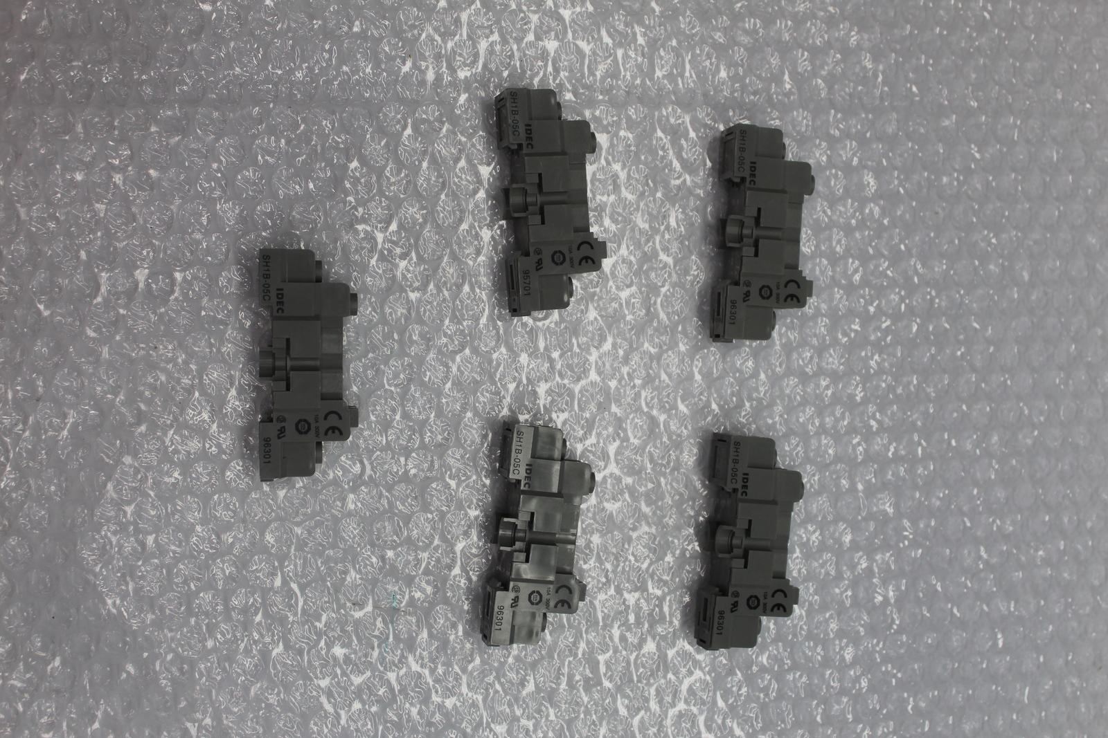 IDEC SH1B-05C RELAY BASE LOT OF 5 NSNP
