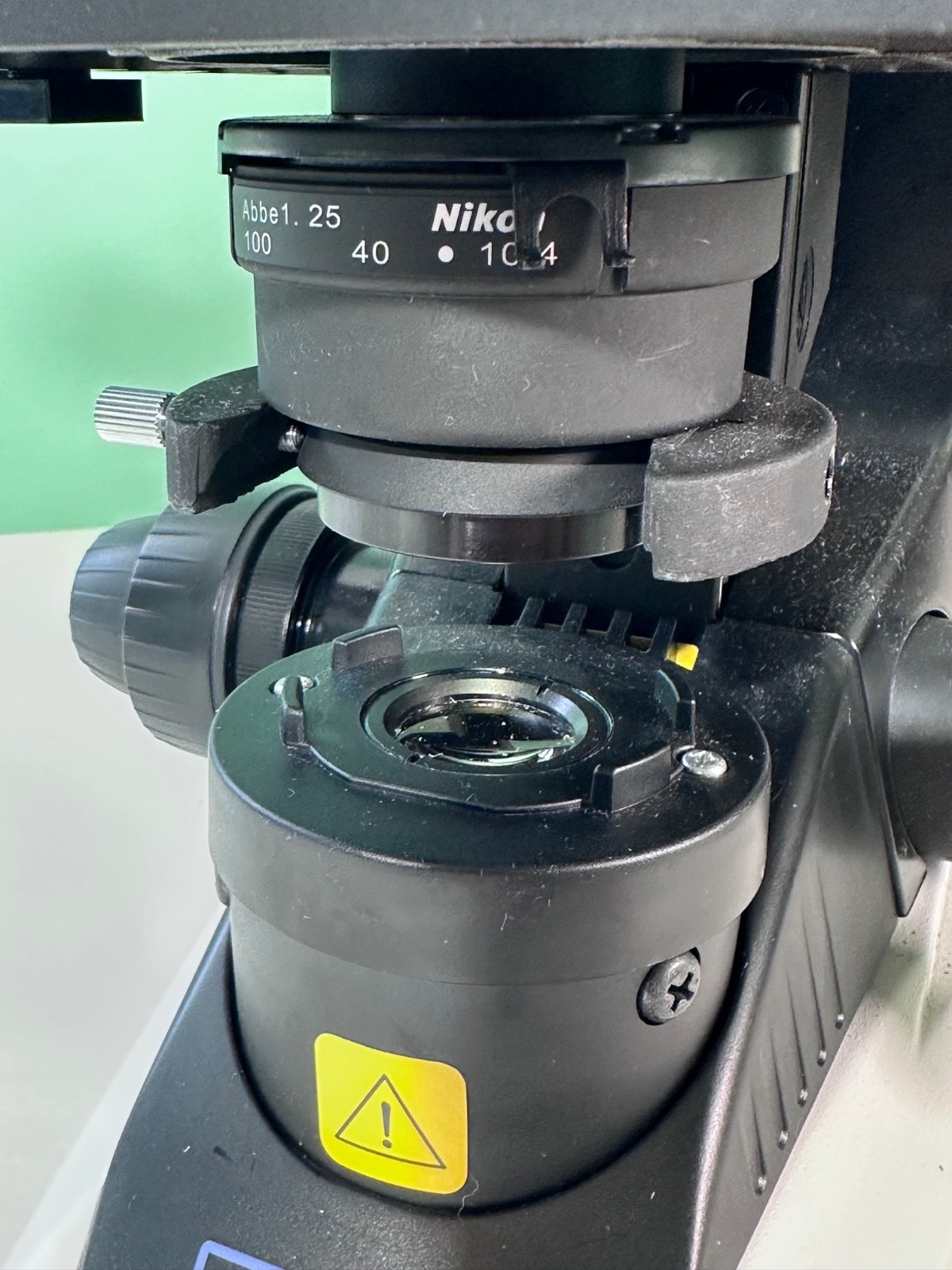 Nikon Eclipse E200 Binocular Microscope 4x 10x 40x 100x Oil LED Excellent