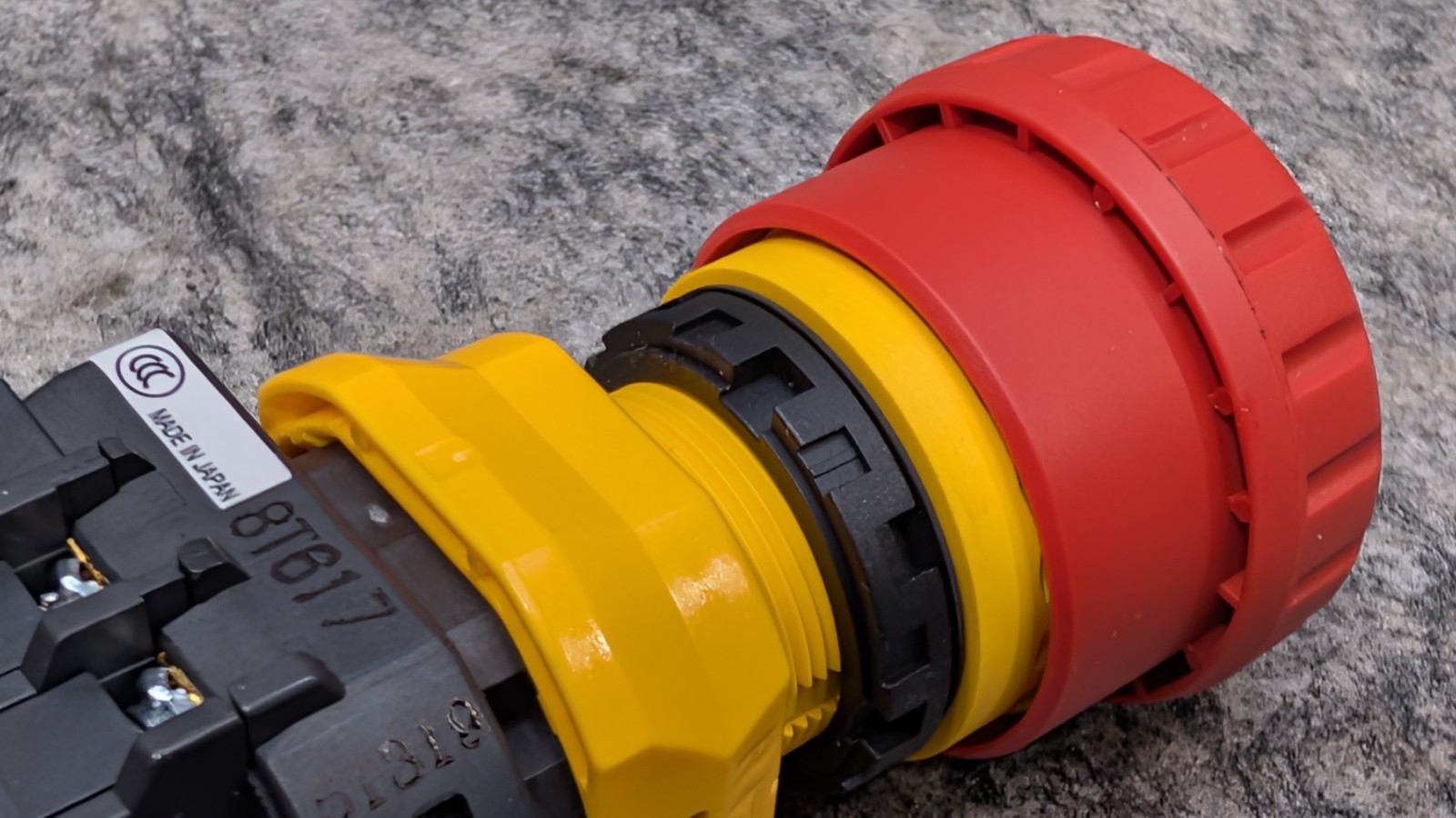 IDEC XW 22mm Estop XW1E-BV402MFR Emergency Stop Push Button 🔥New🔥