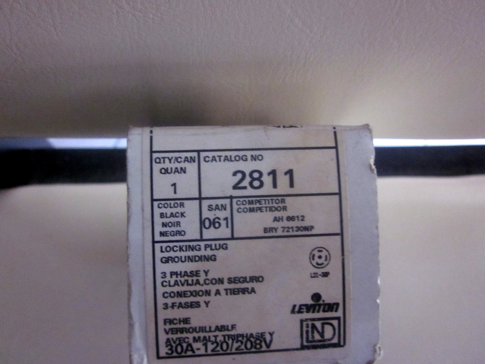 LEVITON 2811 30-AMP 120/208V 4-POLE, 5-WIRE, LOCKING PLUG GROUNDING