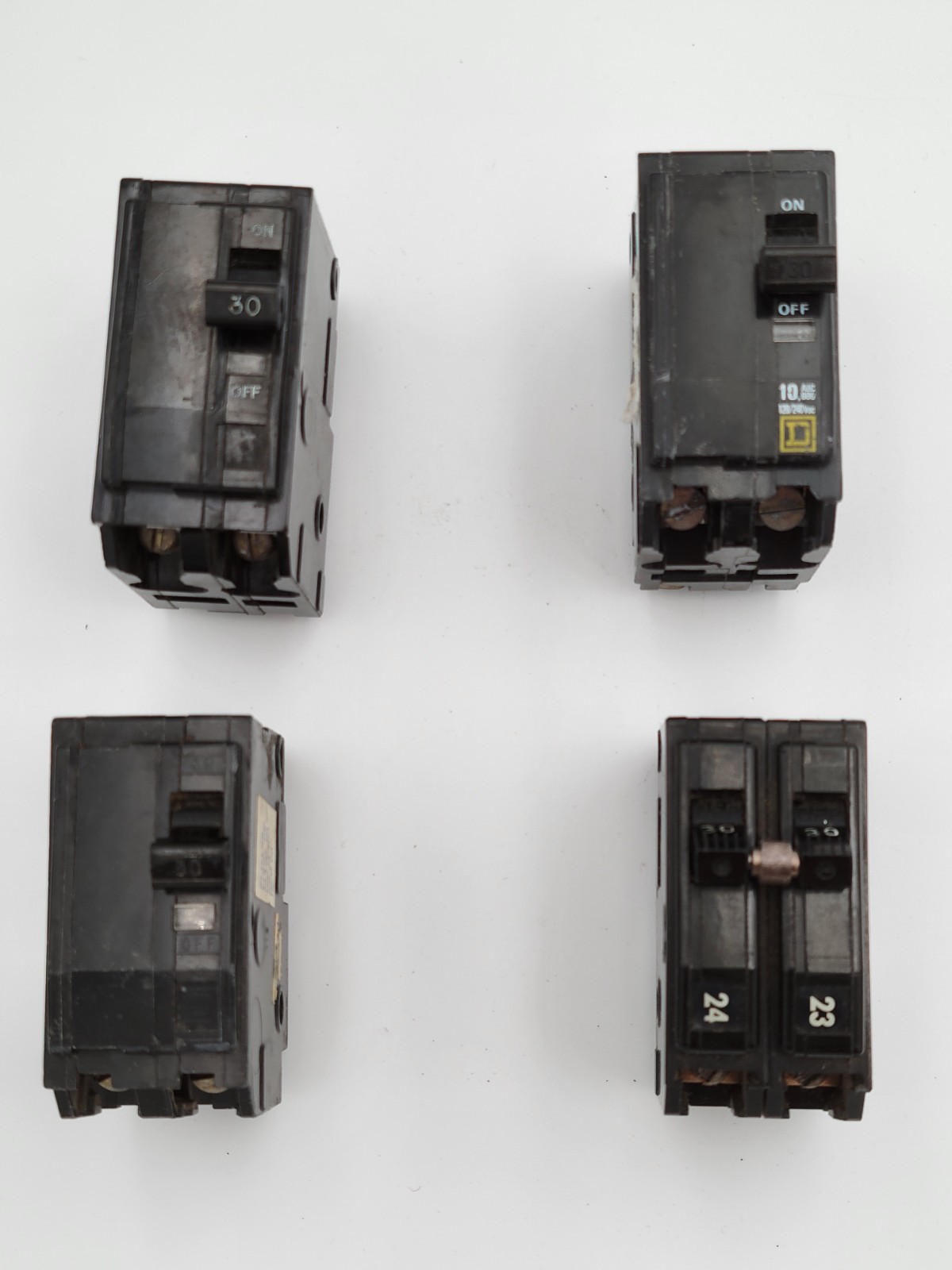 Square D QO230 30 A 2-Pole Plug-On 120/240V Circuit Breaker Type QO USED