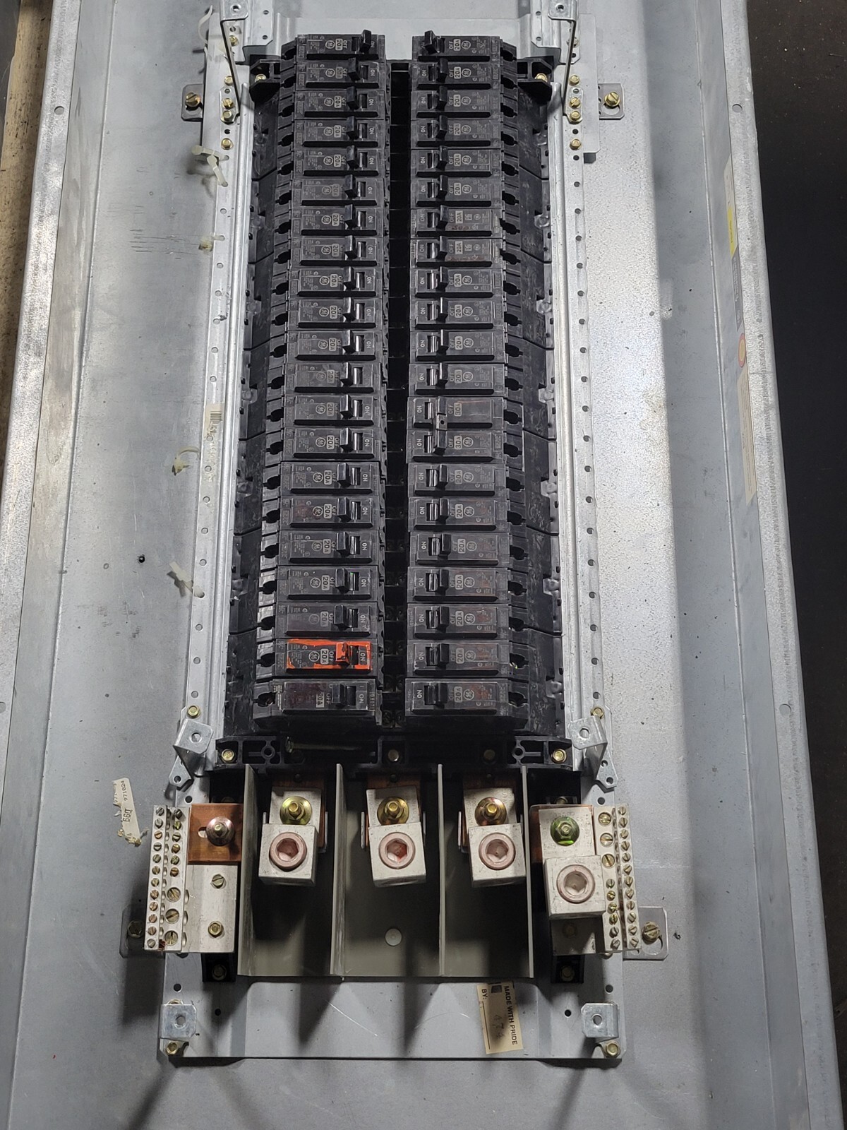 General Electric A-Series Lighting Panelboard 400A 120/208V 3P 3PH 4W 42 Circuit