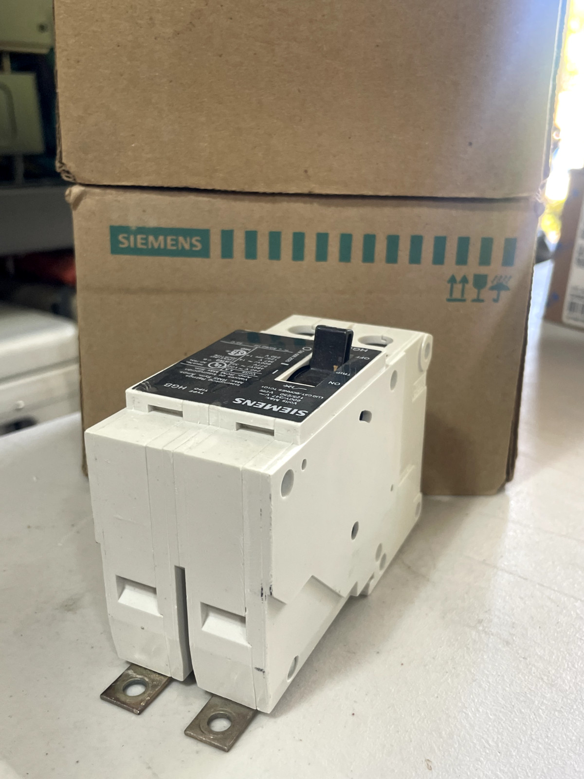 NEW Siemens HGB2B030B / HGB2B030 2p 480v 30a Circuit Breaker NEW TAKEOUT
