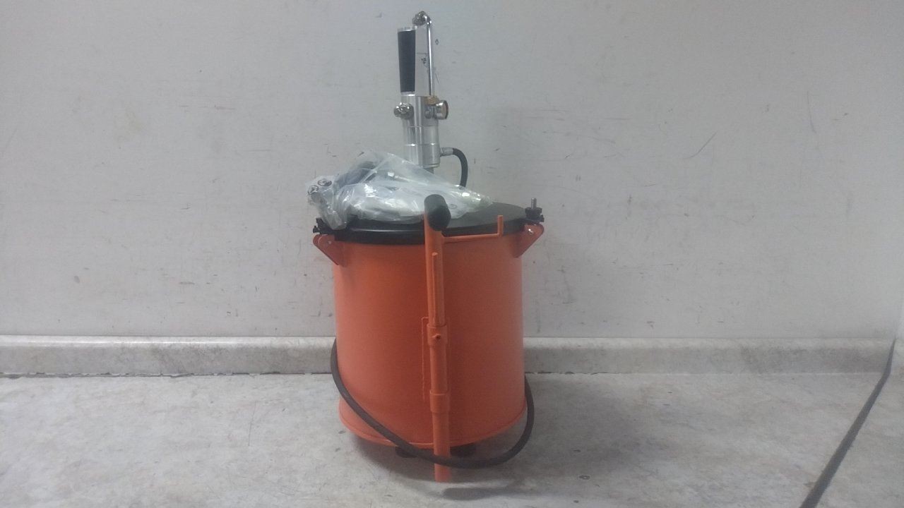 Westward 45CT58 2.4 Lb/Min Max Flow Rate Portable Air Operated Grease Pump