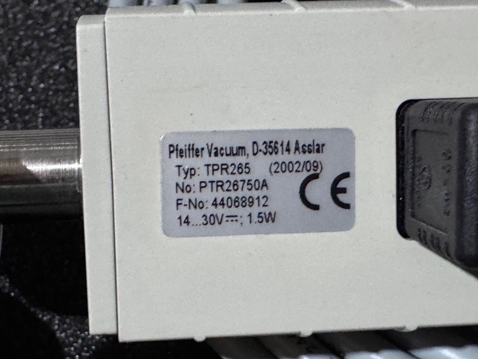 PFEIFFER TPG262 PTG28280 DUAL GAUGE with TPR265 Compact Pirani Gauge and cable