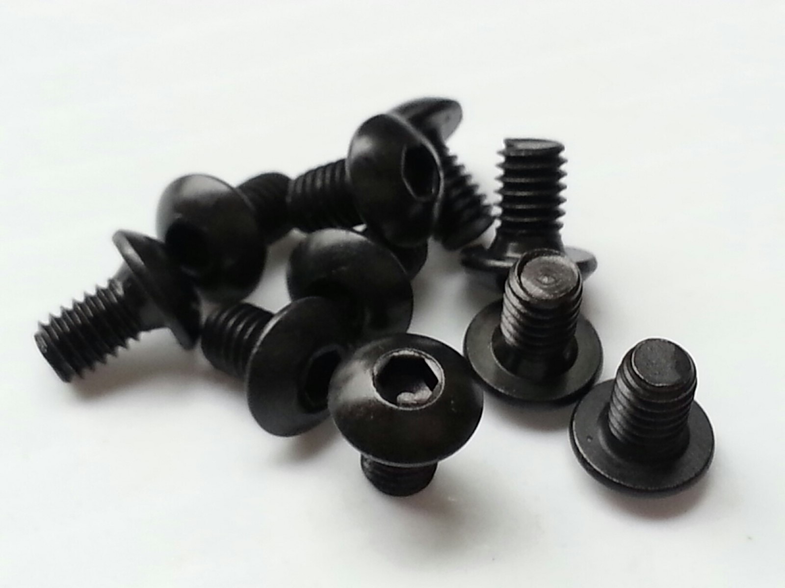 M4 x 0.7 x 6mm Button Head Socket Cap Screw Black-Oxide Alloy Steel 4mm x 6mm