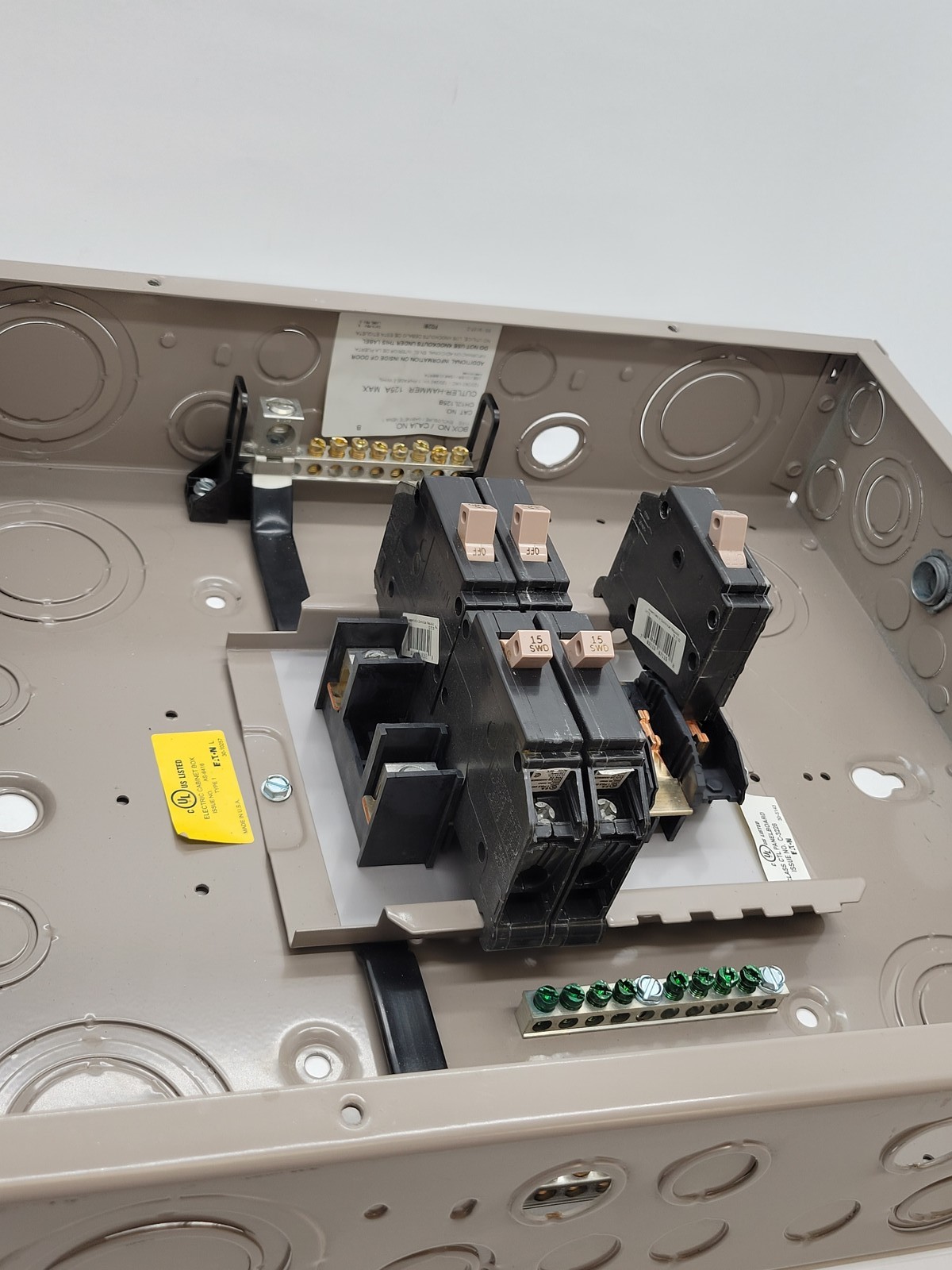 Eaton CH12L125B Main Load Center w Breakers 125A 120/240V 12Cir 1PH 25KA Type 1