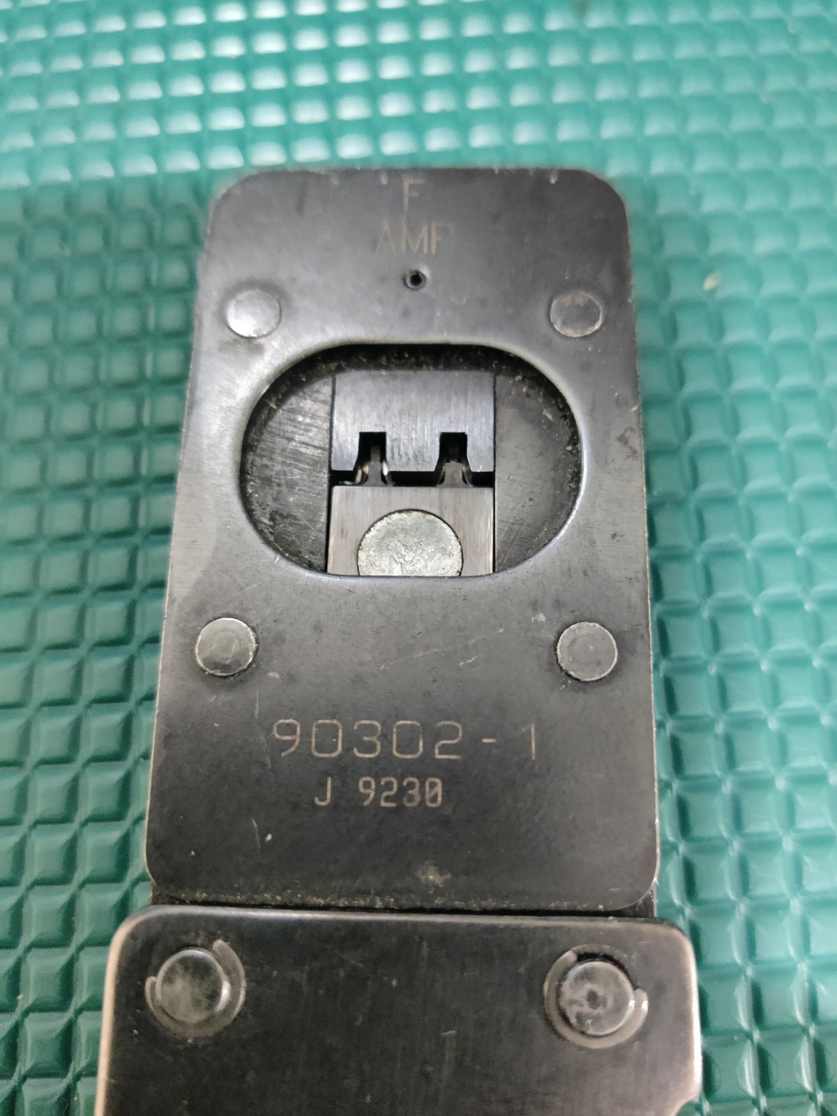 AMP 90302-1 Certi-Crimp Hand Tool. Type F D-sub . Vintage 1992 (Used)