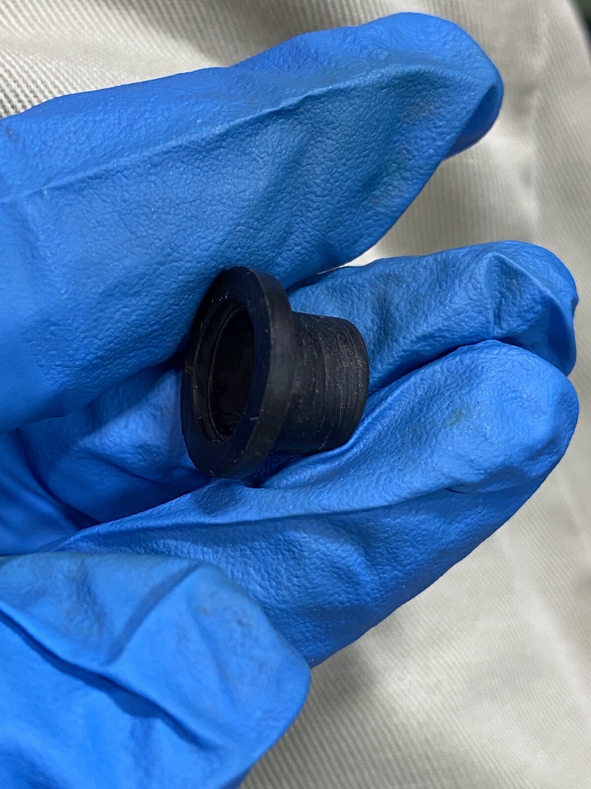 Plastic/rubber plug