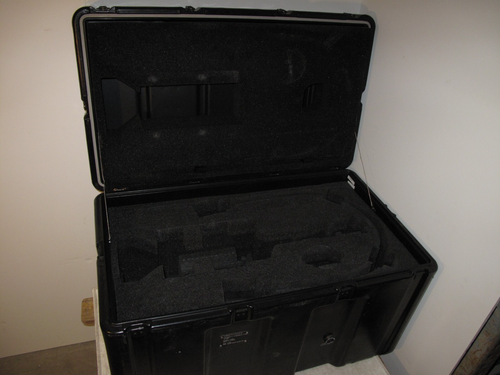 Hardigg Pelican AL3620-1704 Hinged Single Lid Hard Case 40x23x23 w/Wheels Black