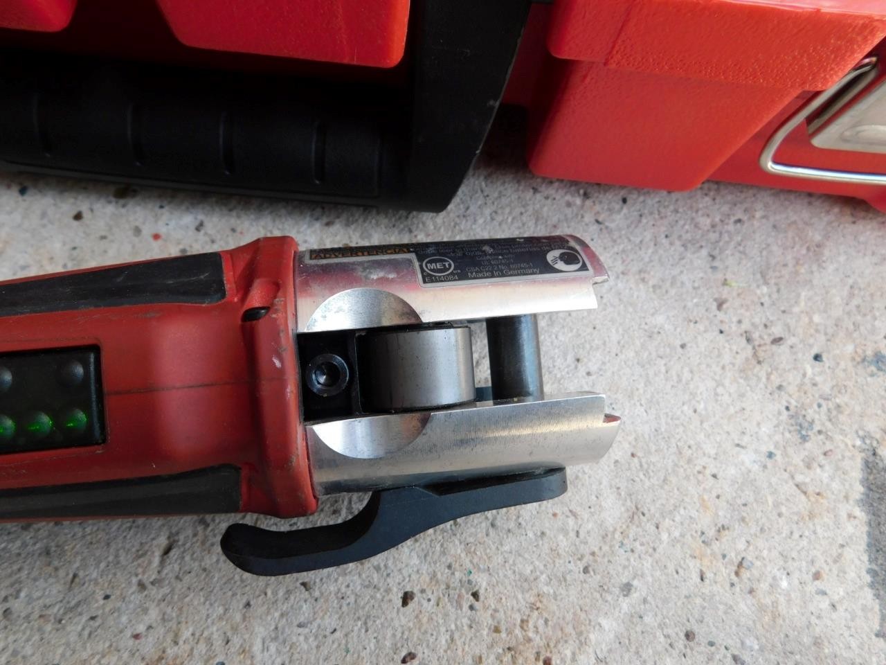 MILWAUKEE 2473-20 M12 PRESS TOOL WITH 3 JAWS 1/2″,3/4″, and 1″ PRESSING TOOL