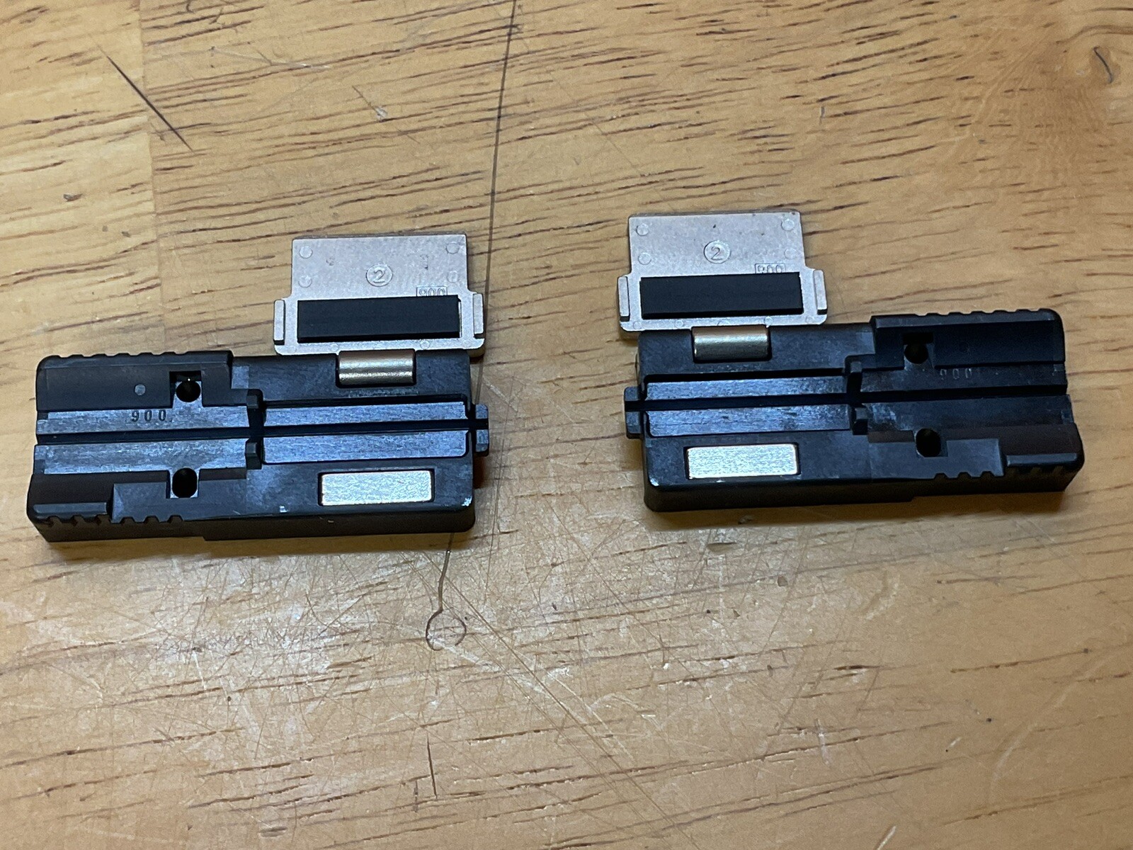 Fujikura FH-70-900 Pair Of 900um Fiber Holders