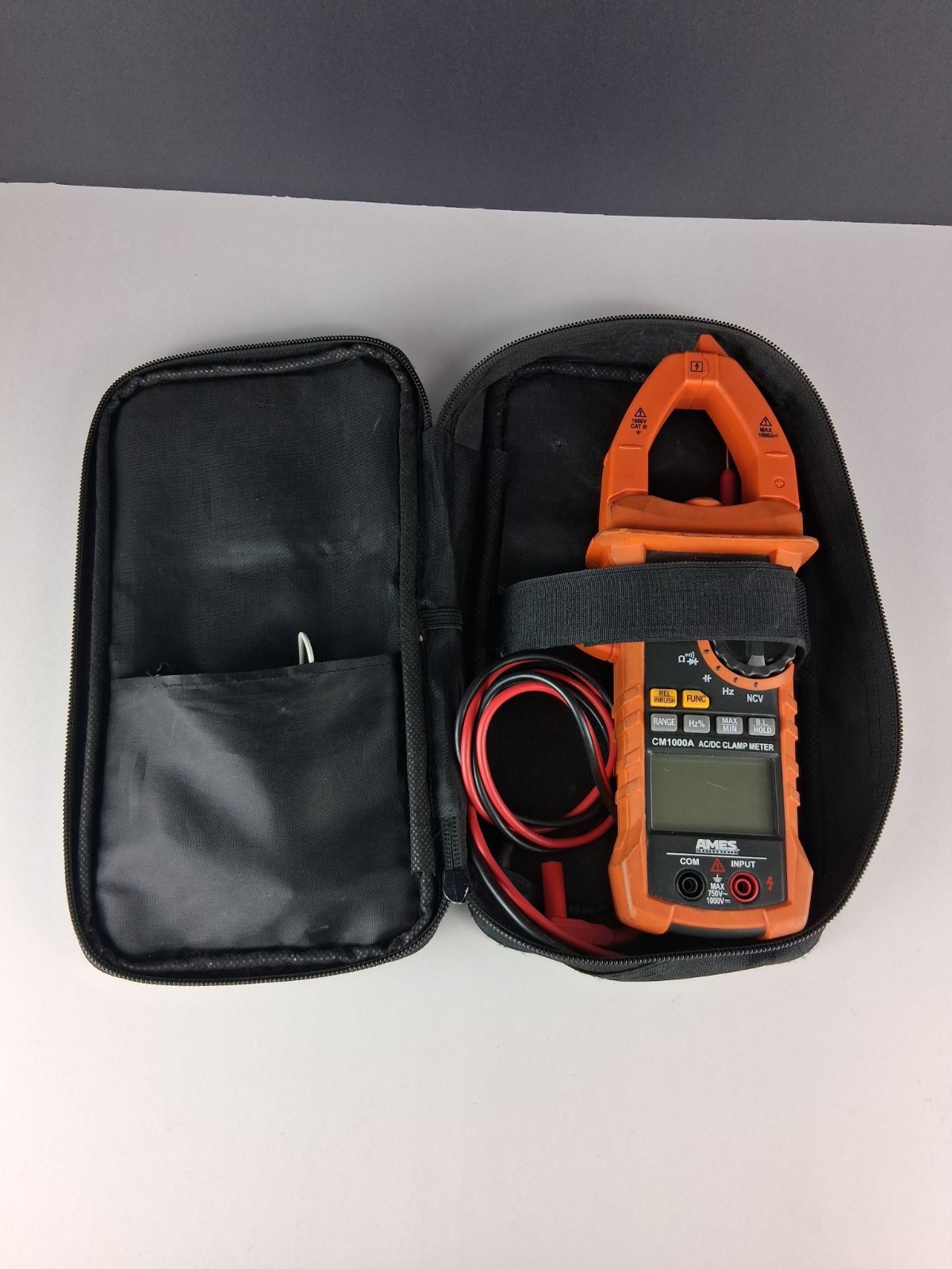 Ames AC /DC Digital Clamp Meter Cat lll 1000 v CM1000A Screen does light up