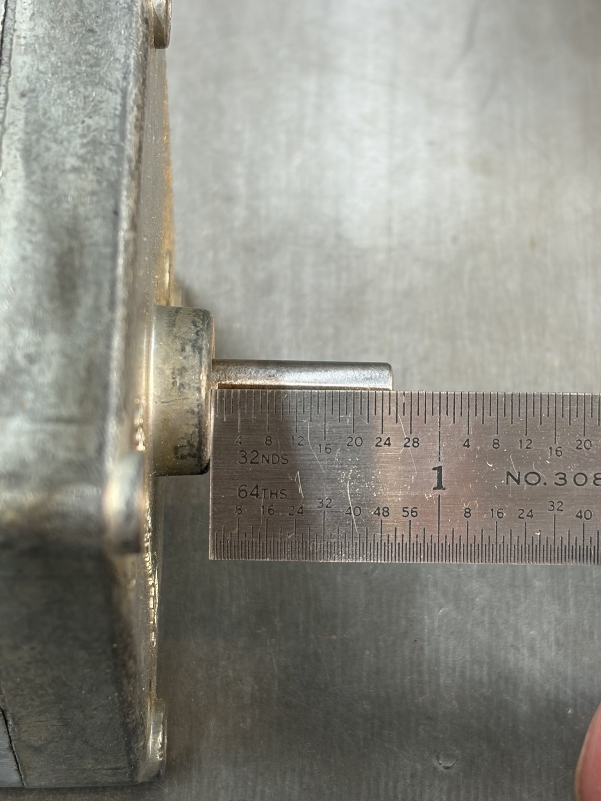 QTY 1 VON WEISE GEAR MOTOR 12 VOLTS 14:1 RATIO BOTH SHAFTS ARE 5/16″ DIAMETER