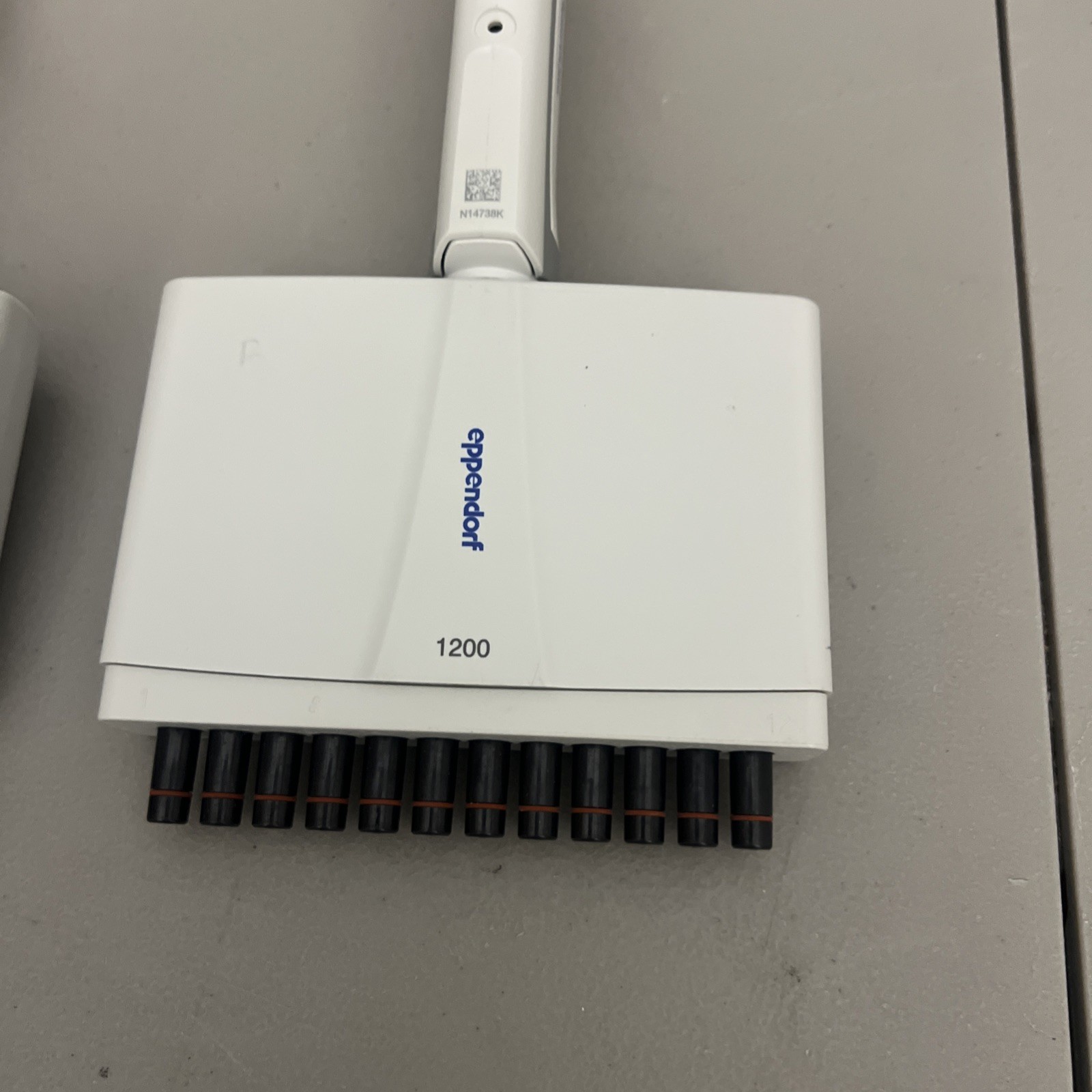 Eppendorf Research Plus 12 Channel PIpette 120-1200uL Pipetman Pipettor
