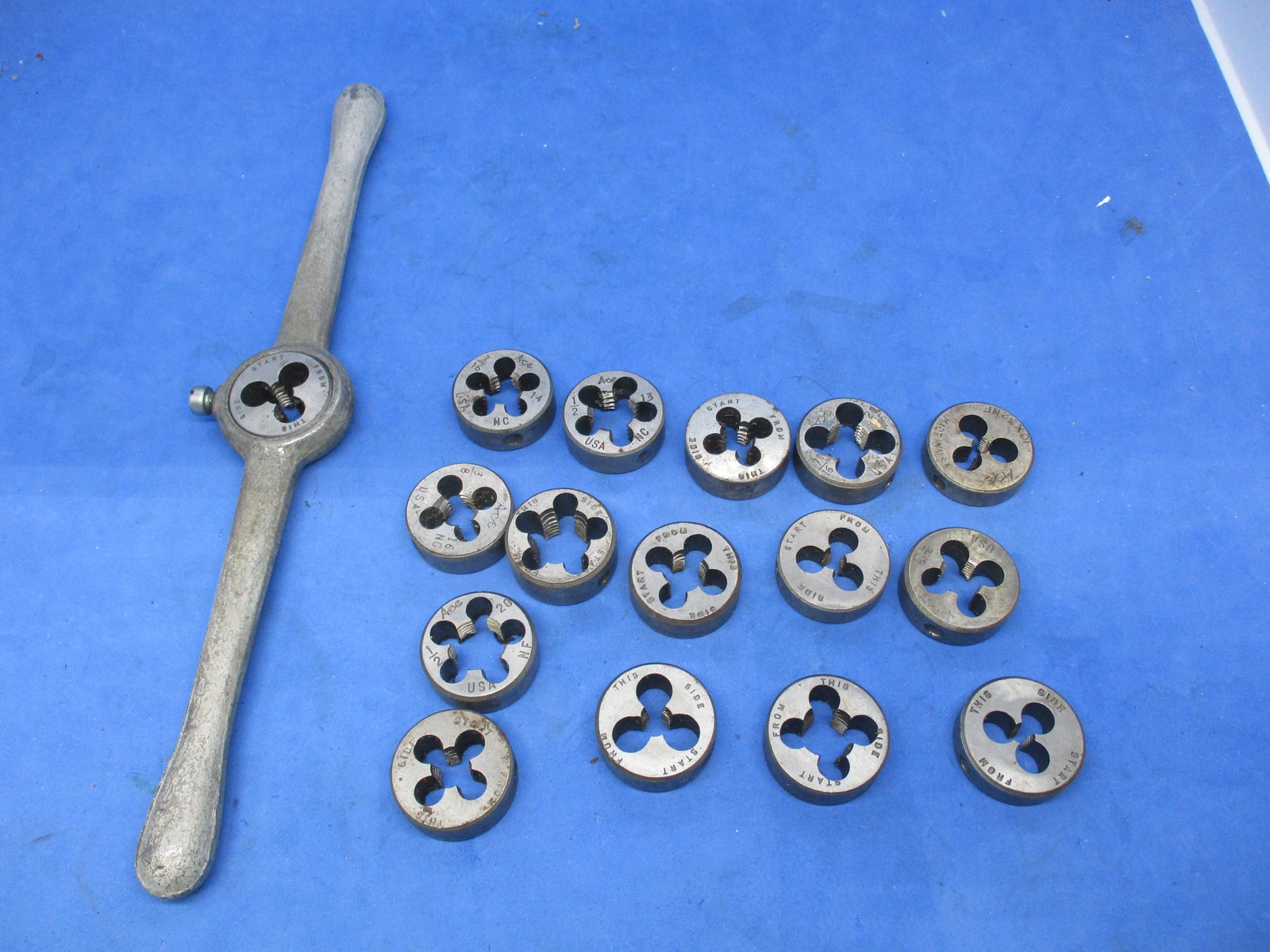 Vintage Ace Solid Round Die Handle Forged Steel 1” Round Made In USA W 16 Dies