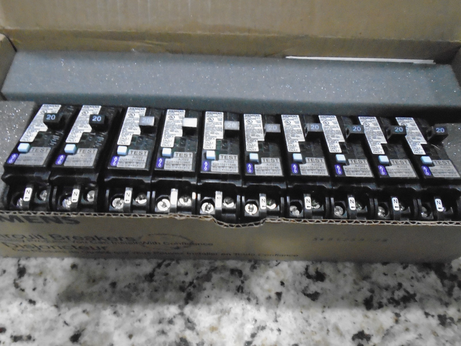 SIEMENS Q120DFN 20AMP DUAL FUNCTION COMBINATION ARC FAULT & GFI BREAKER NEW