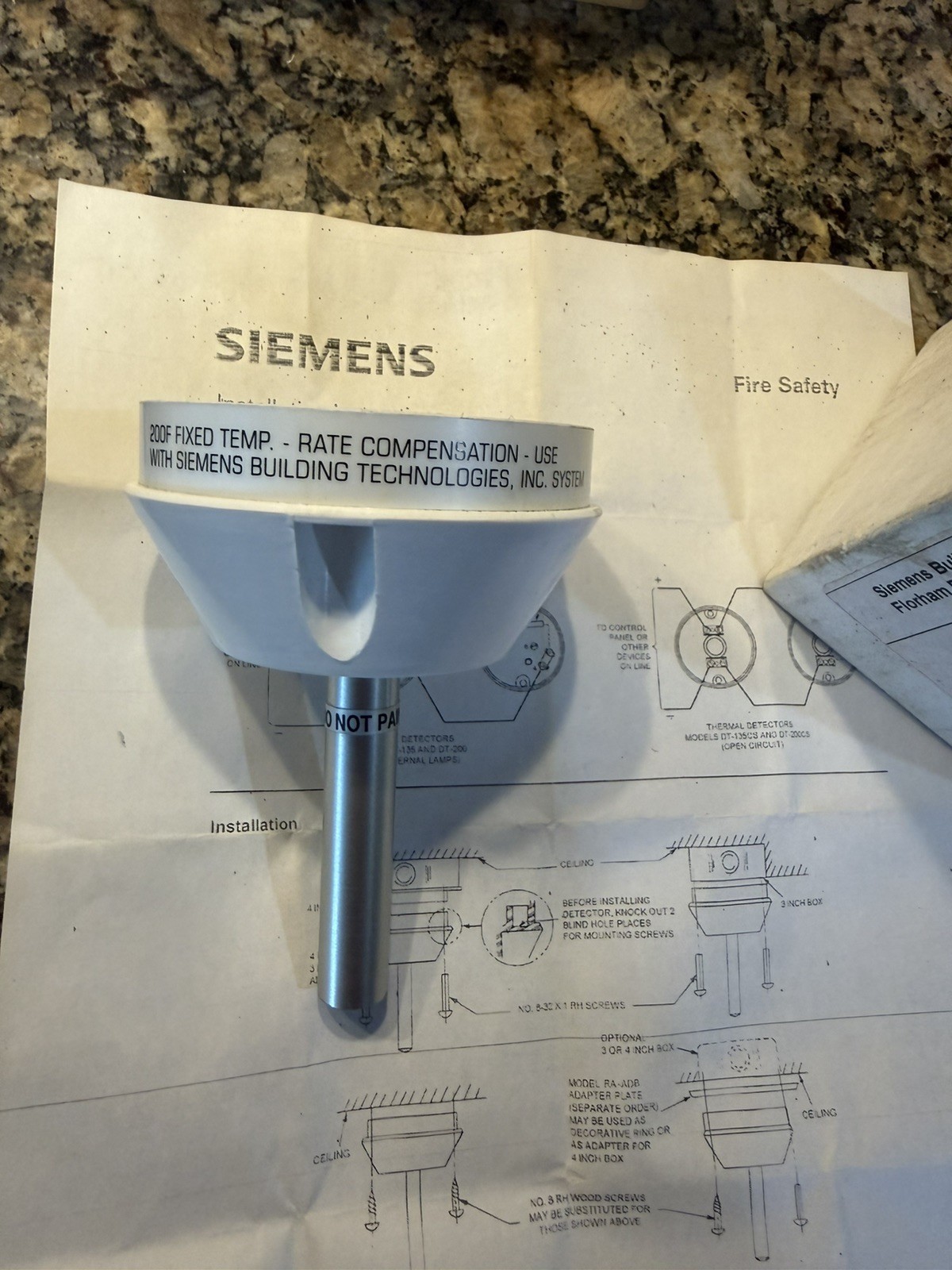 NOS Siemens Pyrotronics DT-200CS Thermal Detector 200F Thermotech 302 P 200
