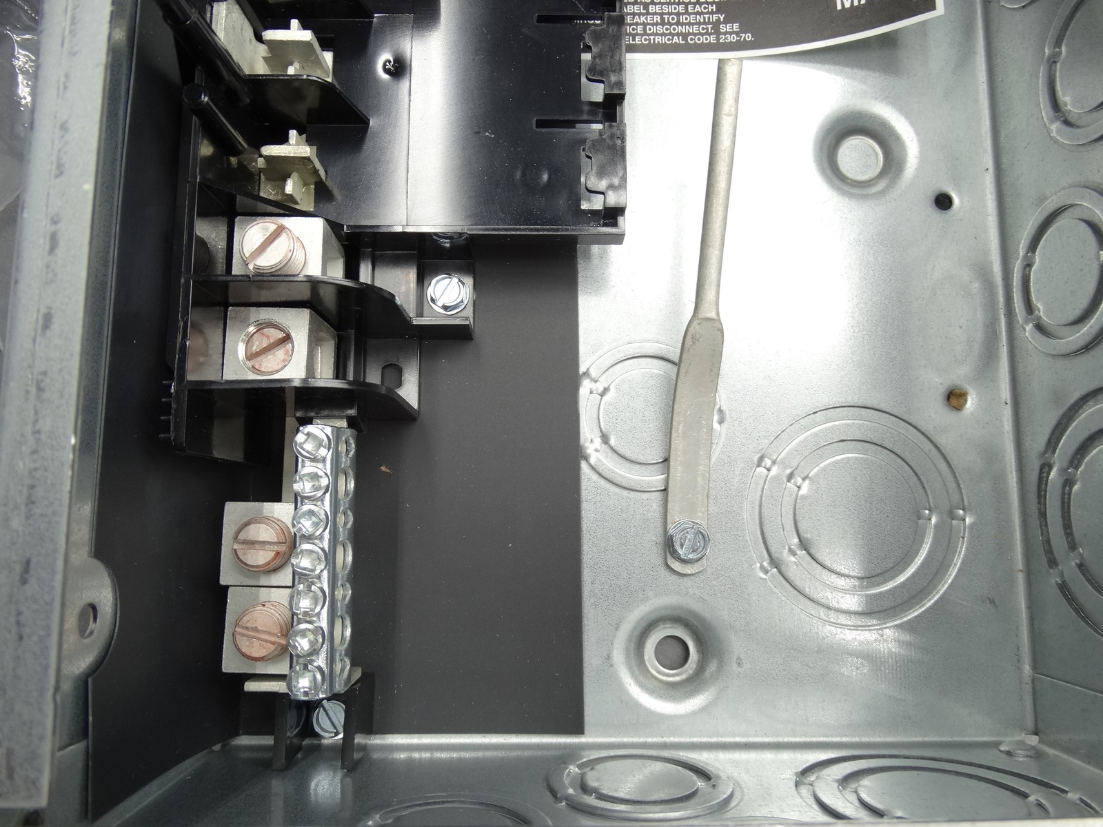 GE PowerMark Plus 125A 4-Space 8-Circuit Indoor Main Lug Circuit Breaker Panel
