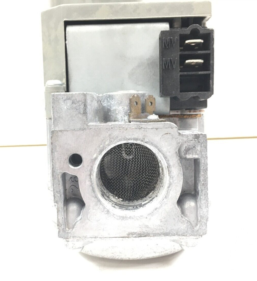 Honeywell VR8305M4231 Natural Gas Valve 24V Outlet 3/4″ Inlet 3/4″ used #G385