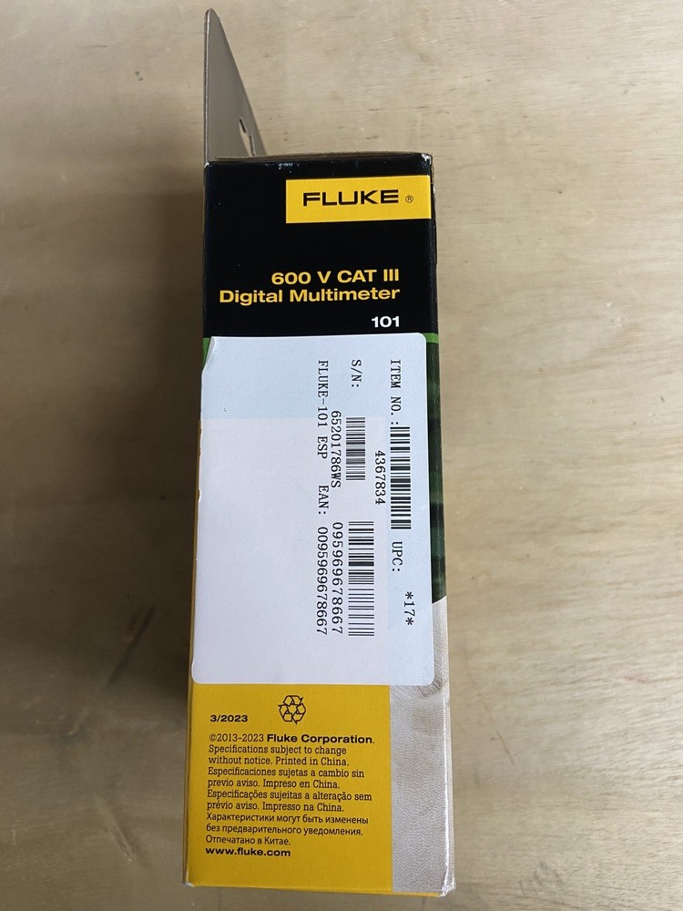 Fluke 15B+ Digital Multimeter 600V CAT III W/ Test Leads Backlit LCD (New)