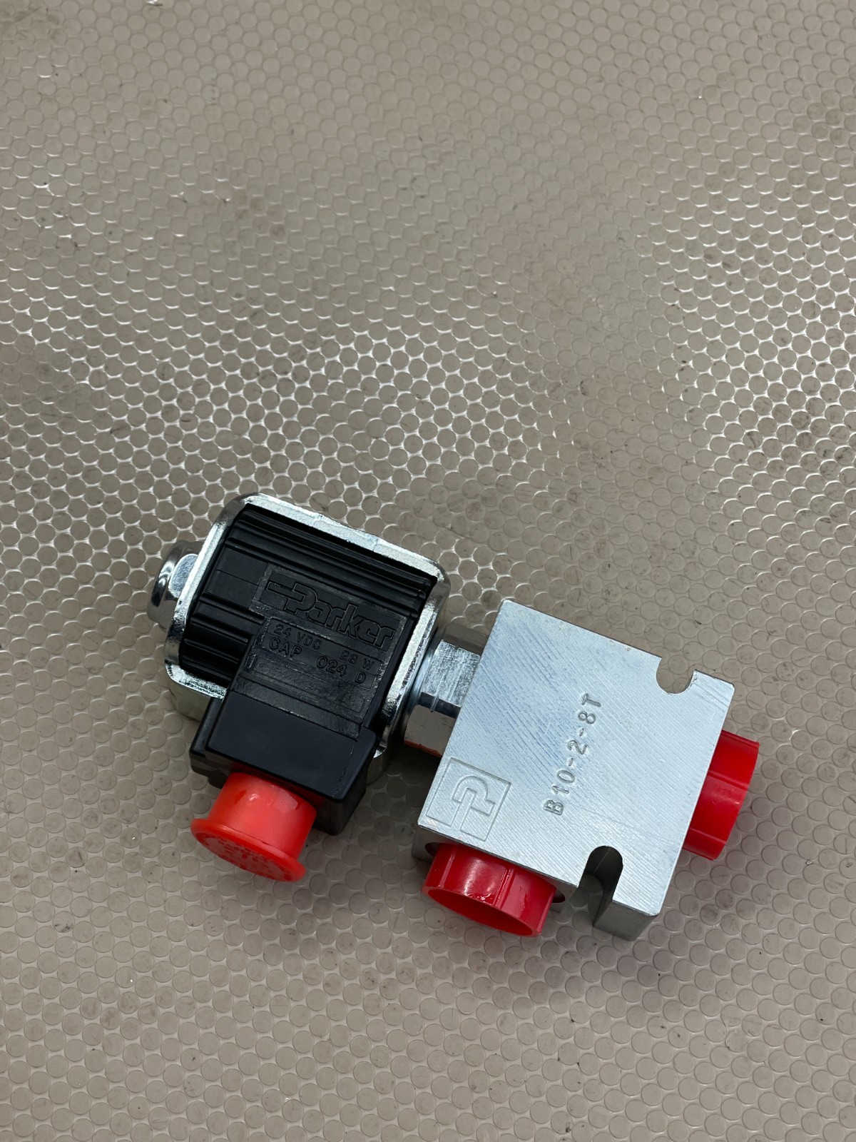 Parker DSH101NR Solenoid Valve 24V DC 2-Way NC with B10-2-8T Manifold Block