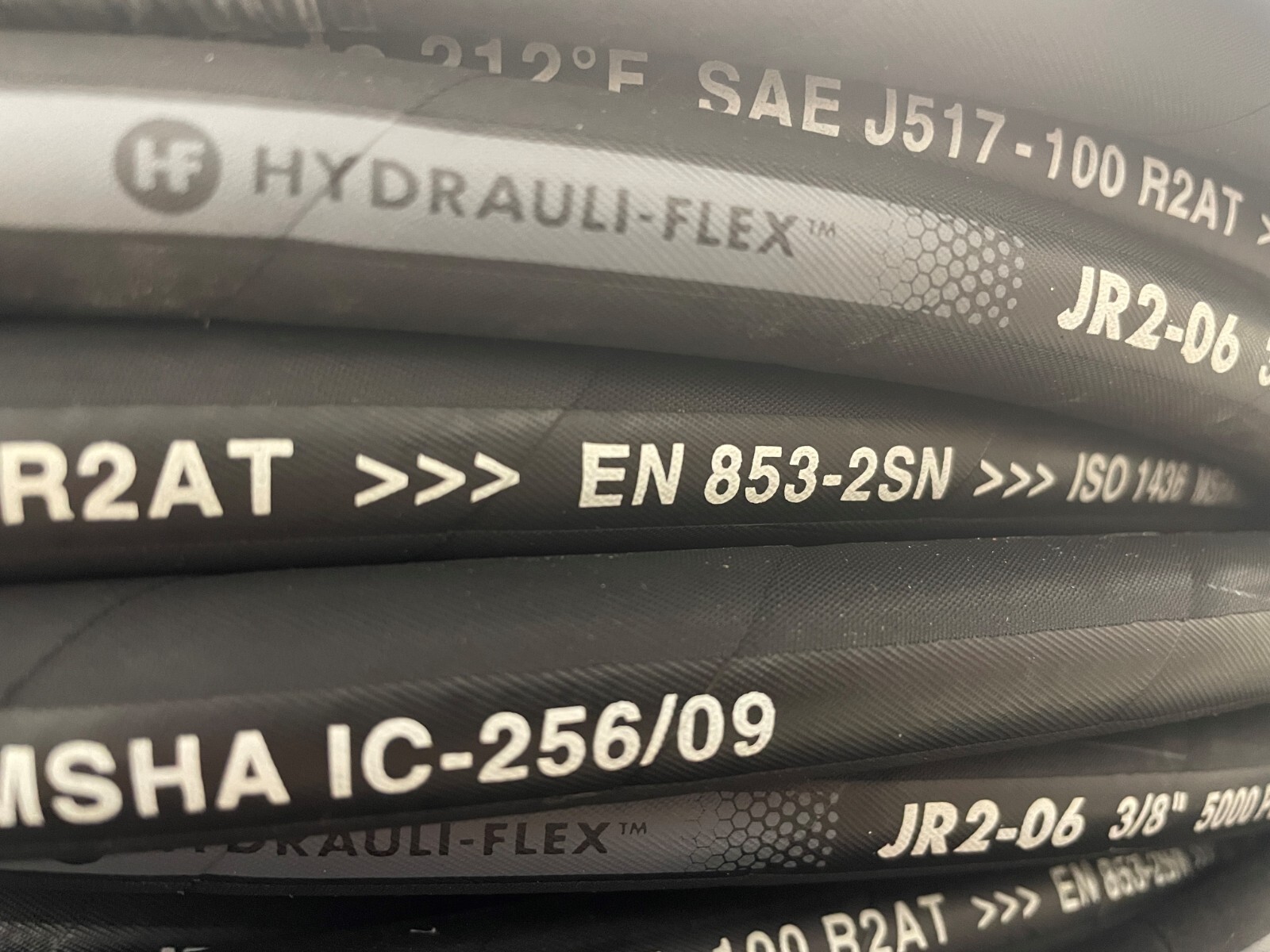 ** NEW 100ft R2-06 3/8″ SAE 100R2AT SN 2 WIRE HYDRAULIC HOSE FREE SHIPPING **
