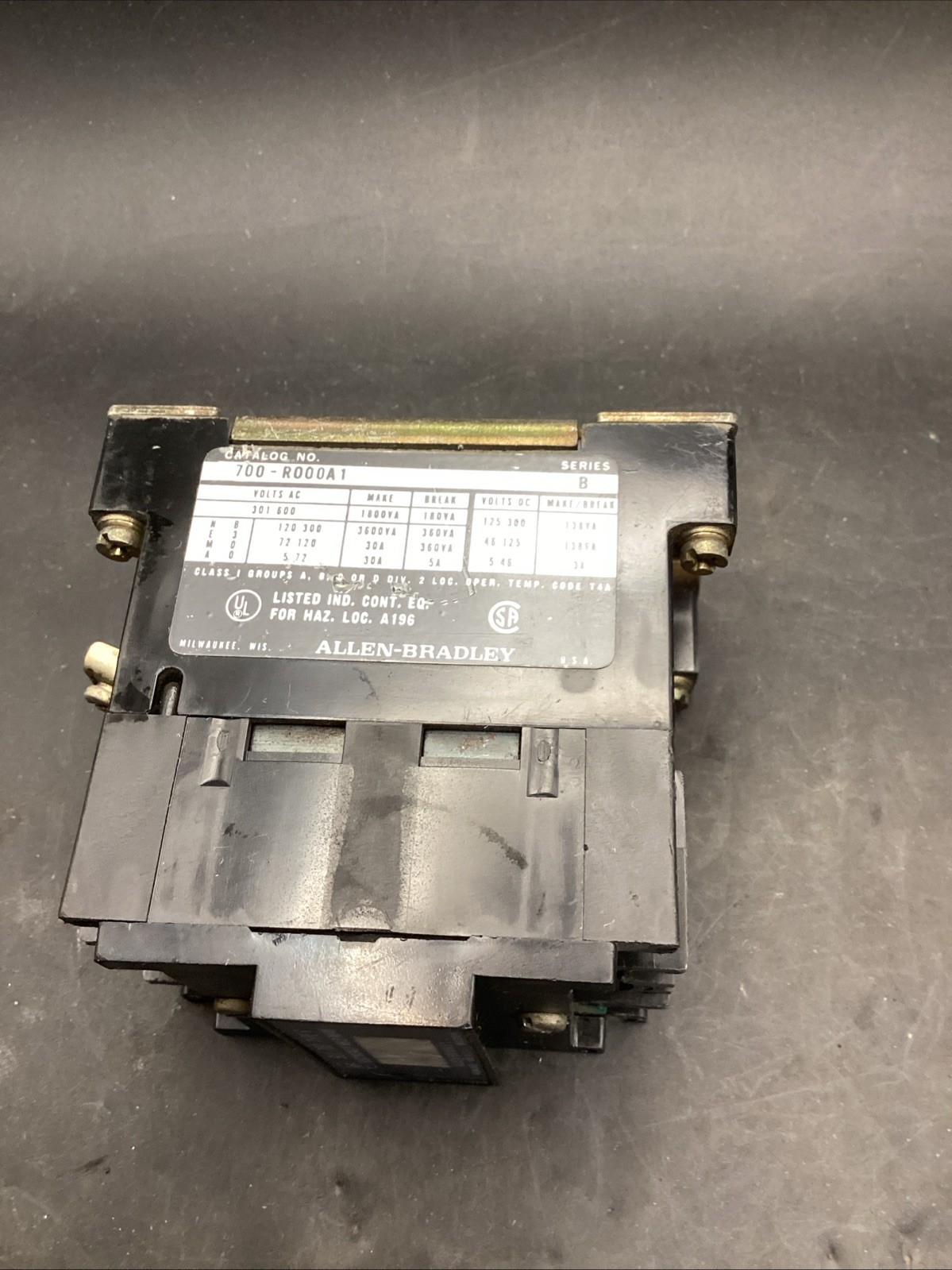 Allen Bradley 700-R000A1 /B Electrically Held Relay W/ 77AB86 COIL 115-120V Used