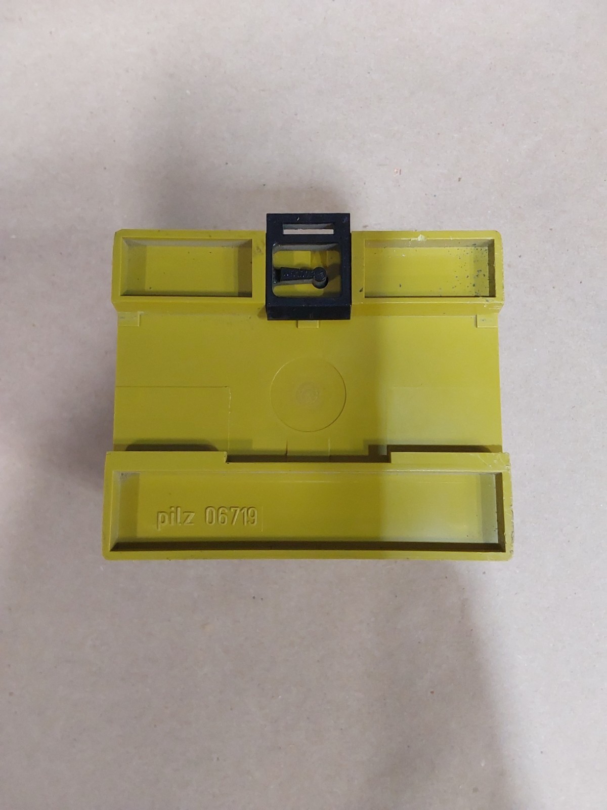PILZ PNOZ V 30 s 24 V DC Safety Relay.