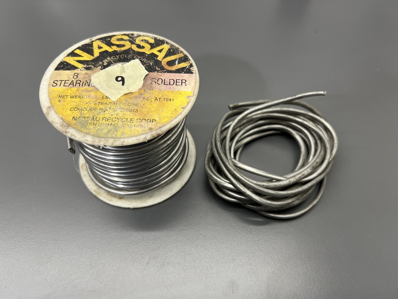 VINTAGE NASSAU B STEARINE CORE LG DIA. SOLDER – SPEC: AT 7241 – 4LB 7.3OZ