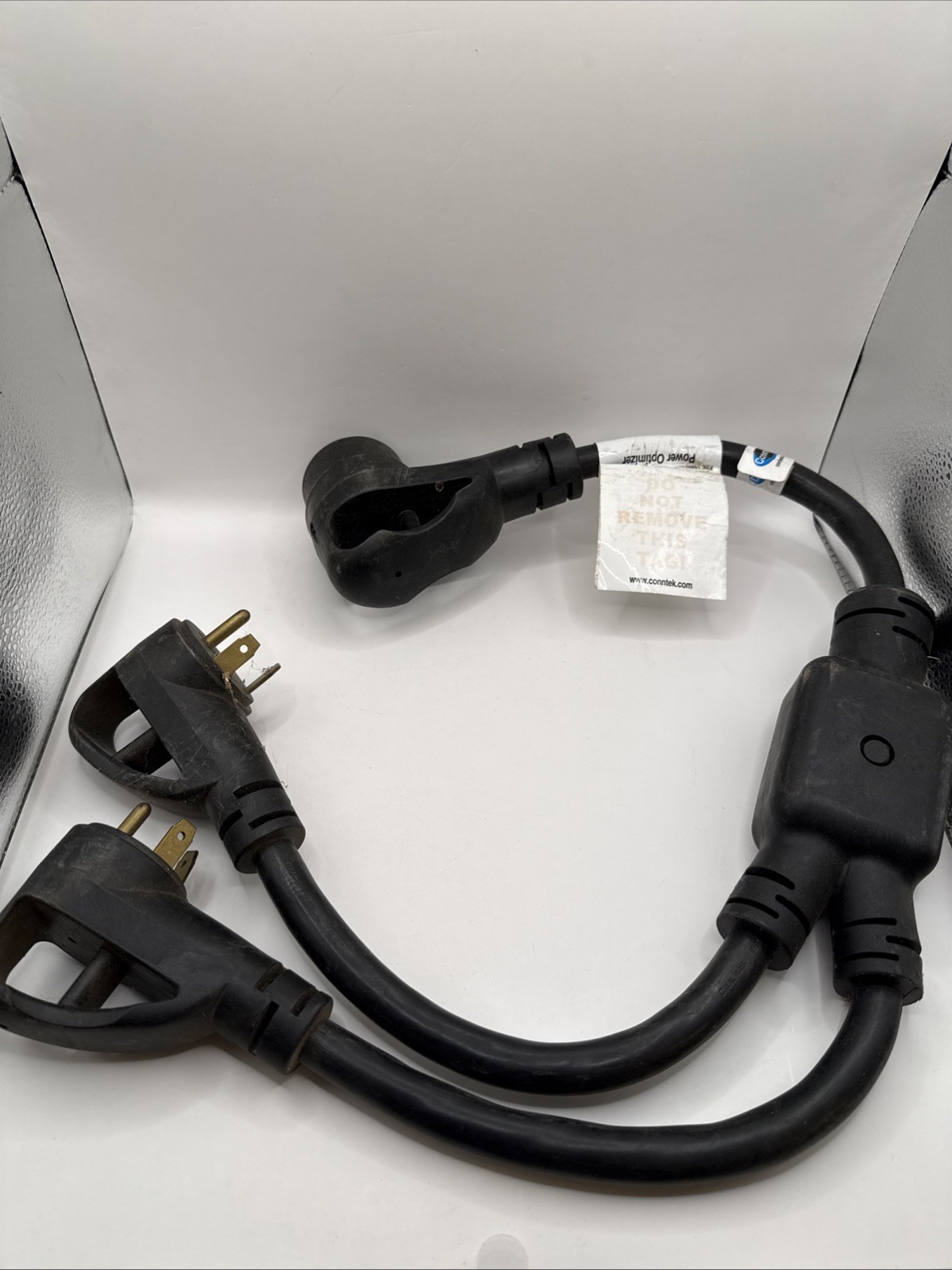 Conntek – 14995 RV 50-Amp Power Optimizer (2) RV 30-Amp Plug to 50-Amp 125/25…