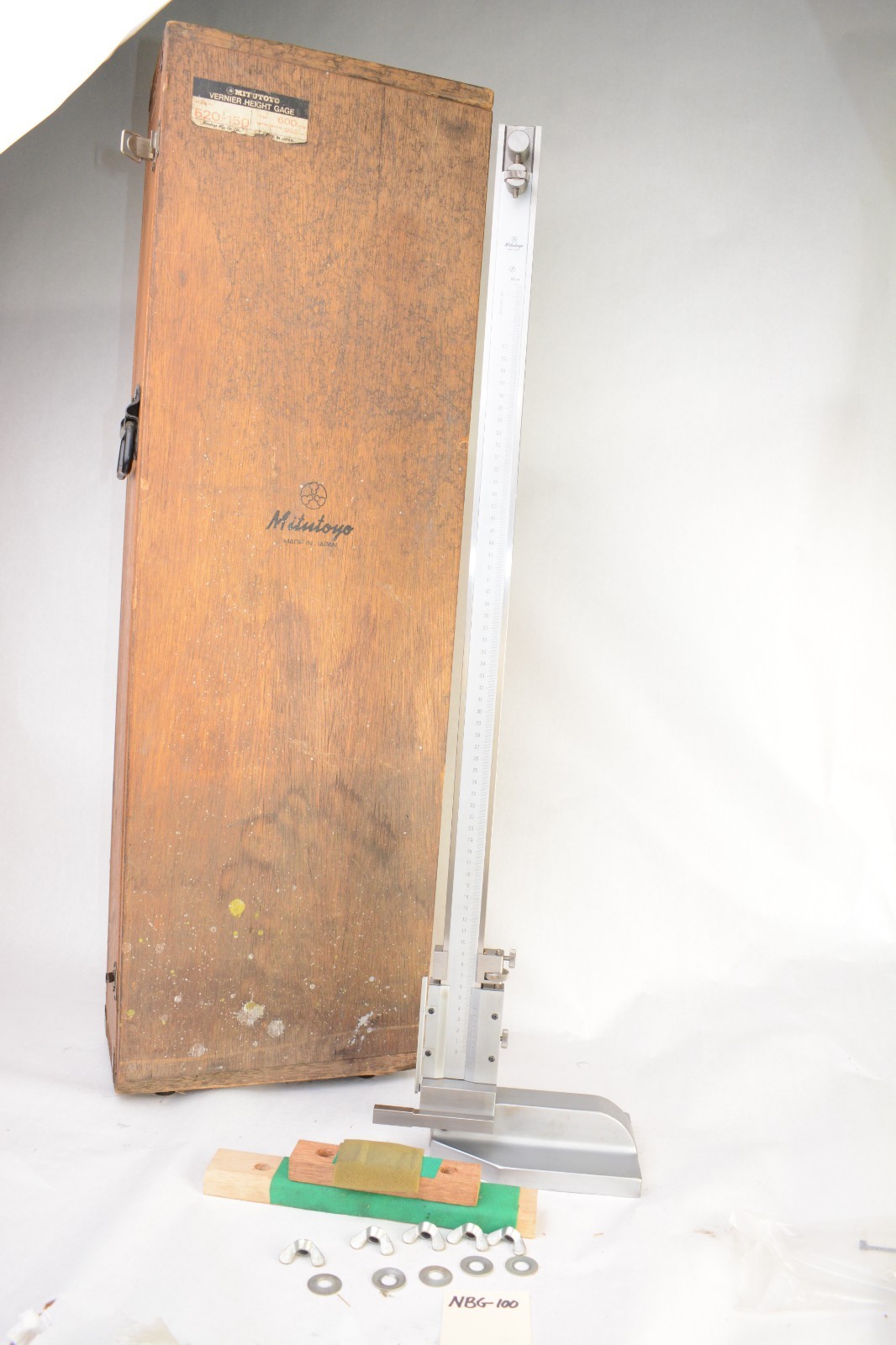 🌟 Mitutoyo 600mm Vernier Height Gage #520-150 – .02mm Graduation – Wooden Box