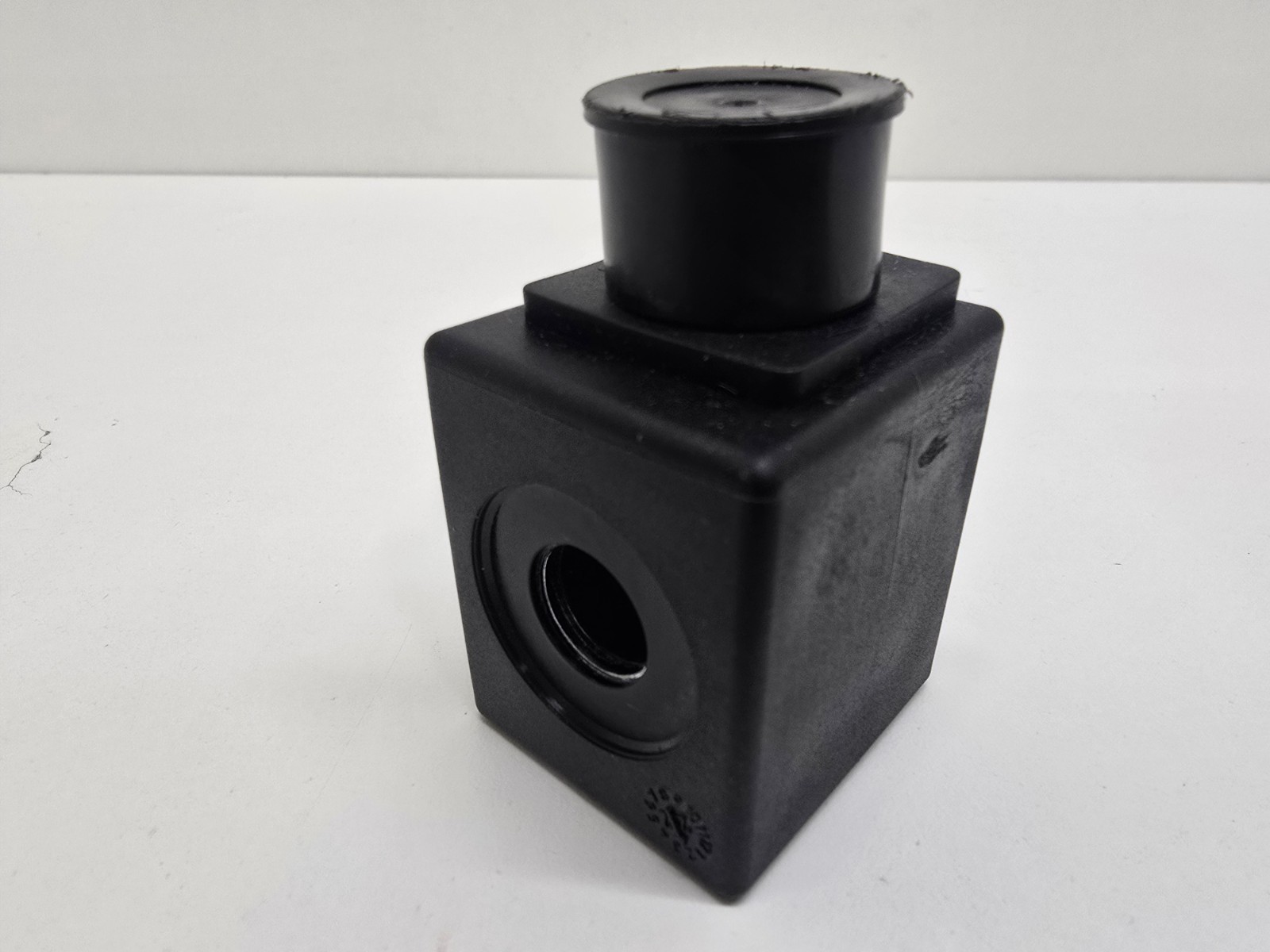 NEW OLD STOCK! REXROTH 24V DC SOLENOID VALVE COIL R901083065