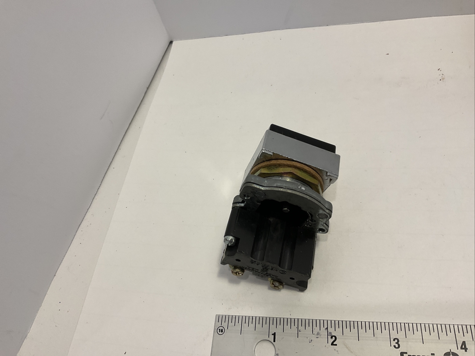 Cutler Hammer Eaton E30DX1 Push button Operator With Ind Light 6V Ac Or Dc