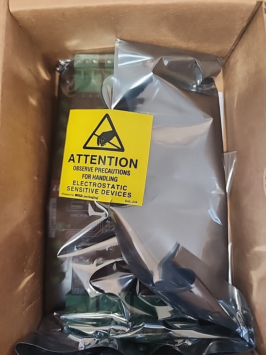 Hirsch Identiv REB8 Relay Expansion Board with Eight (8) Dry Relay Outputs