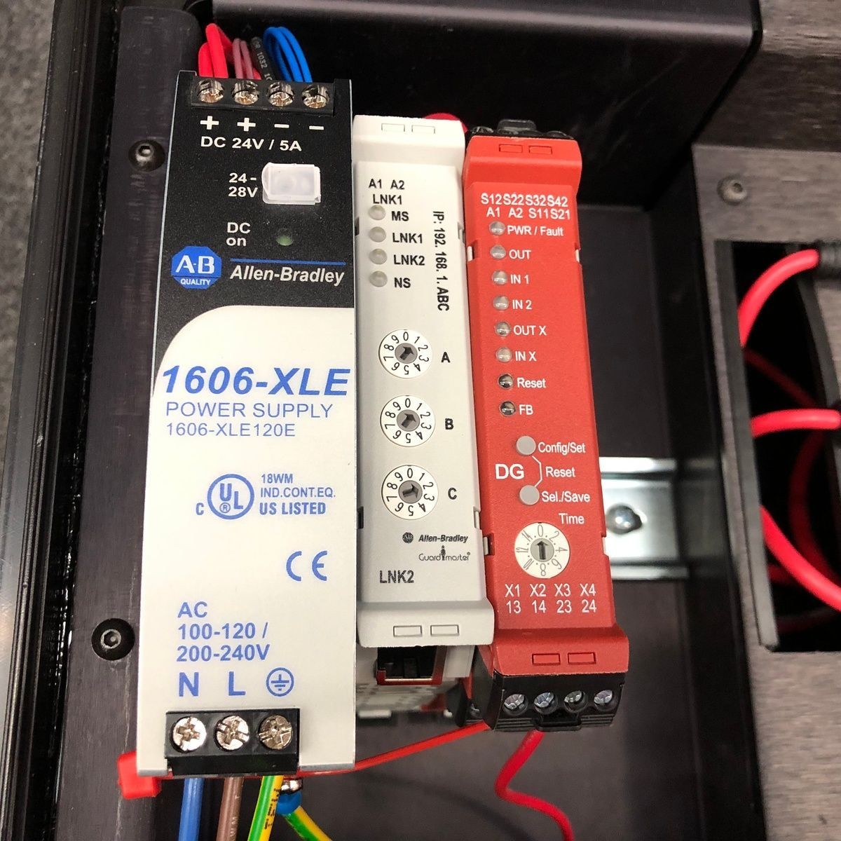 GUARDMASTER GuardLink Automation Safety Relay Demonstration Case (Untested)*