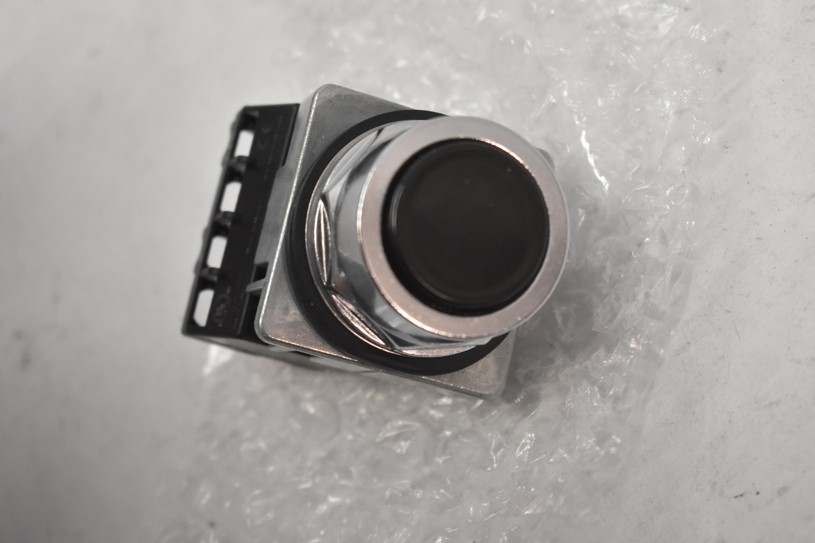 ABB Oil Tight Flush Push Button Plunger Switch A3PBF1-600B-10 Black 1NO NEMA 4X