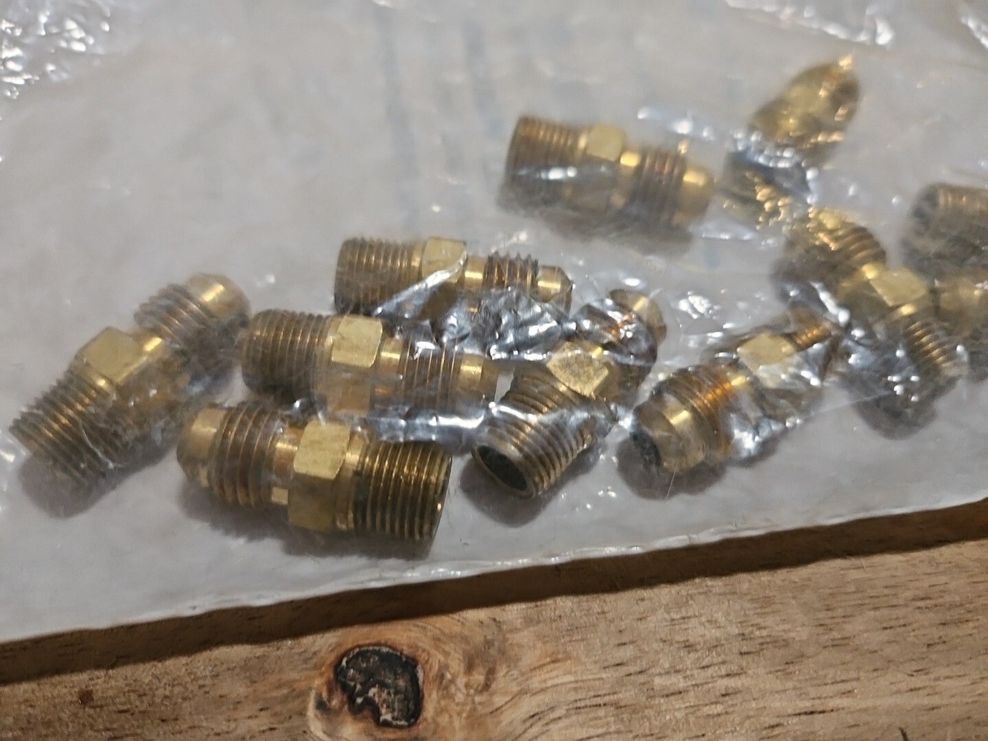 ANDERSON 1/4″ Male Flare x 1/8″ MNPT Half Union Male Connector – Bag Of 10