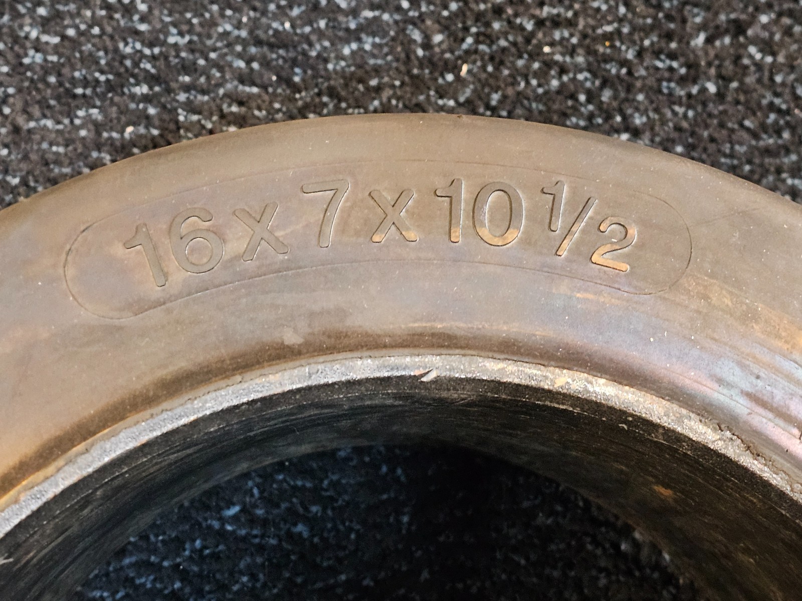 (QTY 1) Unitrac Max 16x7x10-1/2 Smooth Press-On Forklift Tire 406/78-266.7